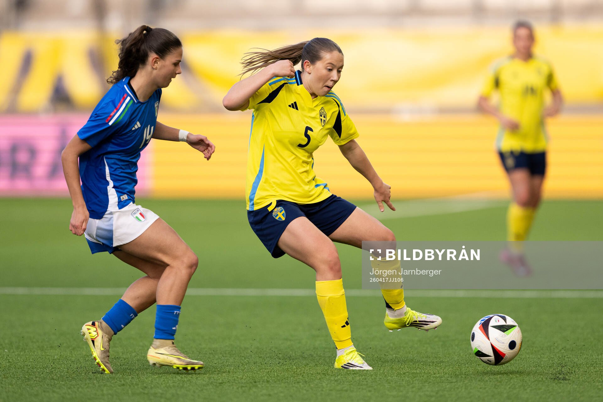 Elisa Bonanomi of Italy and Paula Broddner Klingspor of