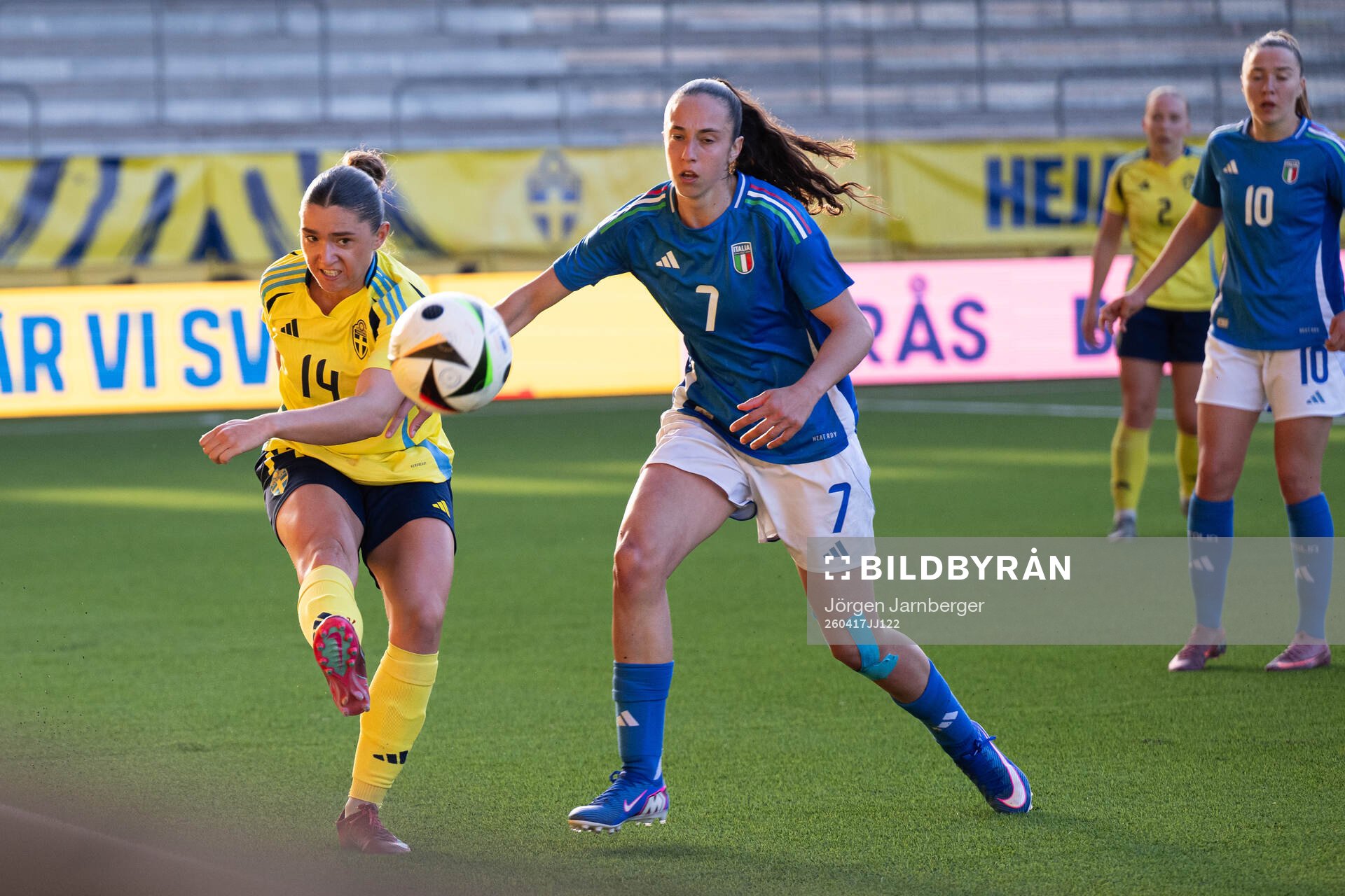 dThea Staffansson of Sweden and Giulia Galli of Italy uring