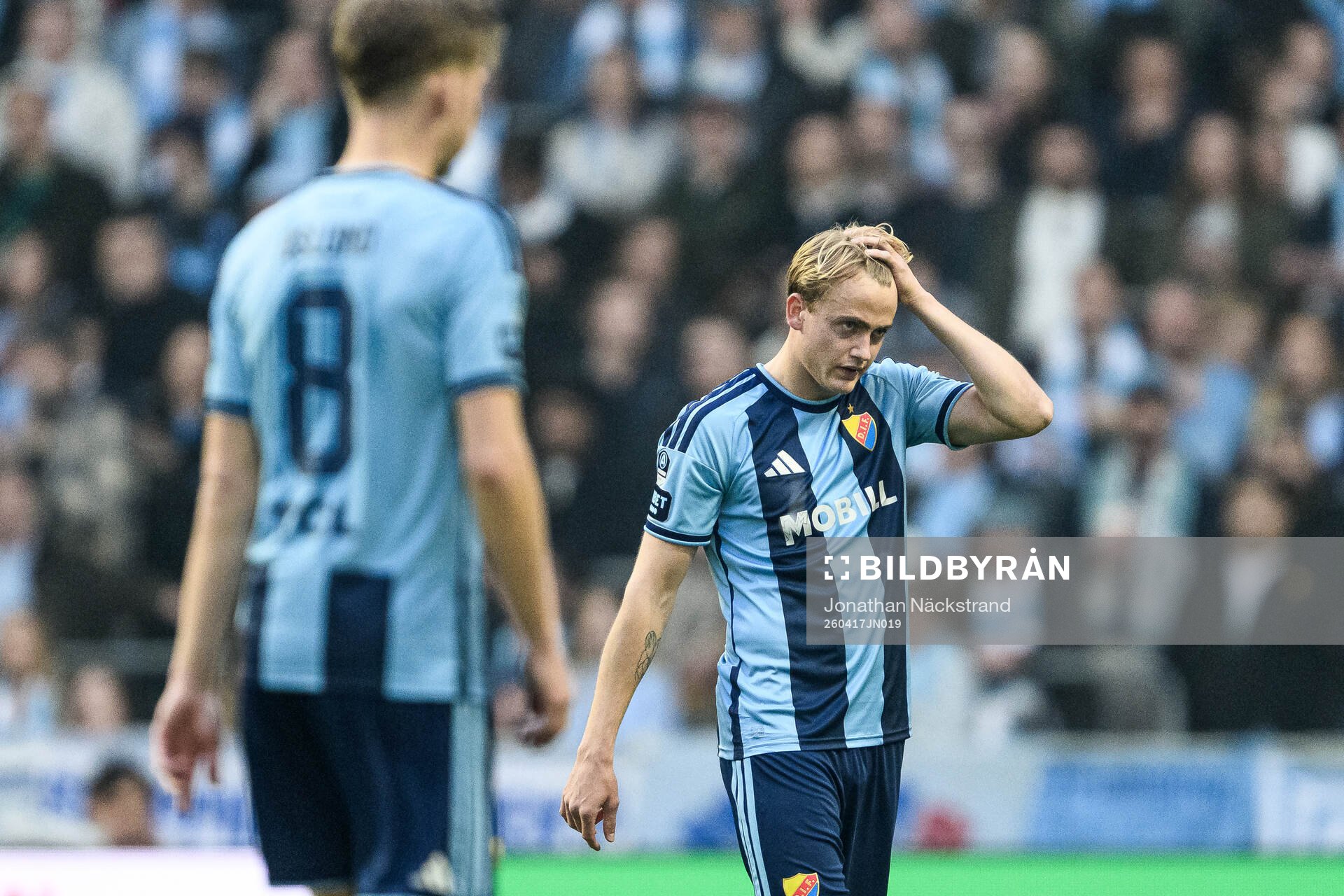 Djurgårdens Oskar Fallenius har ontunder fotbollsmatchen i