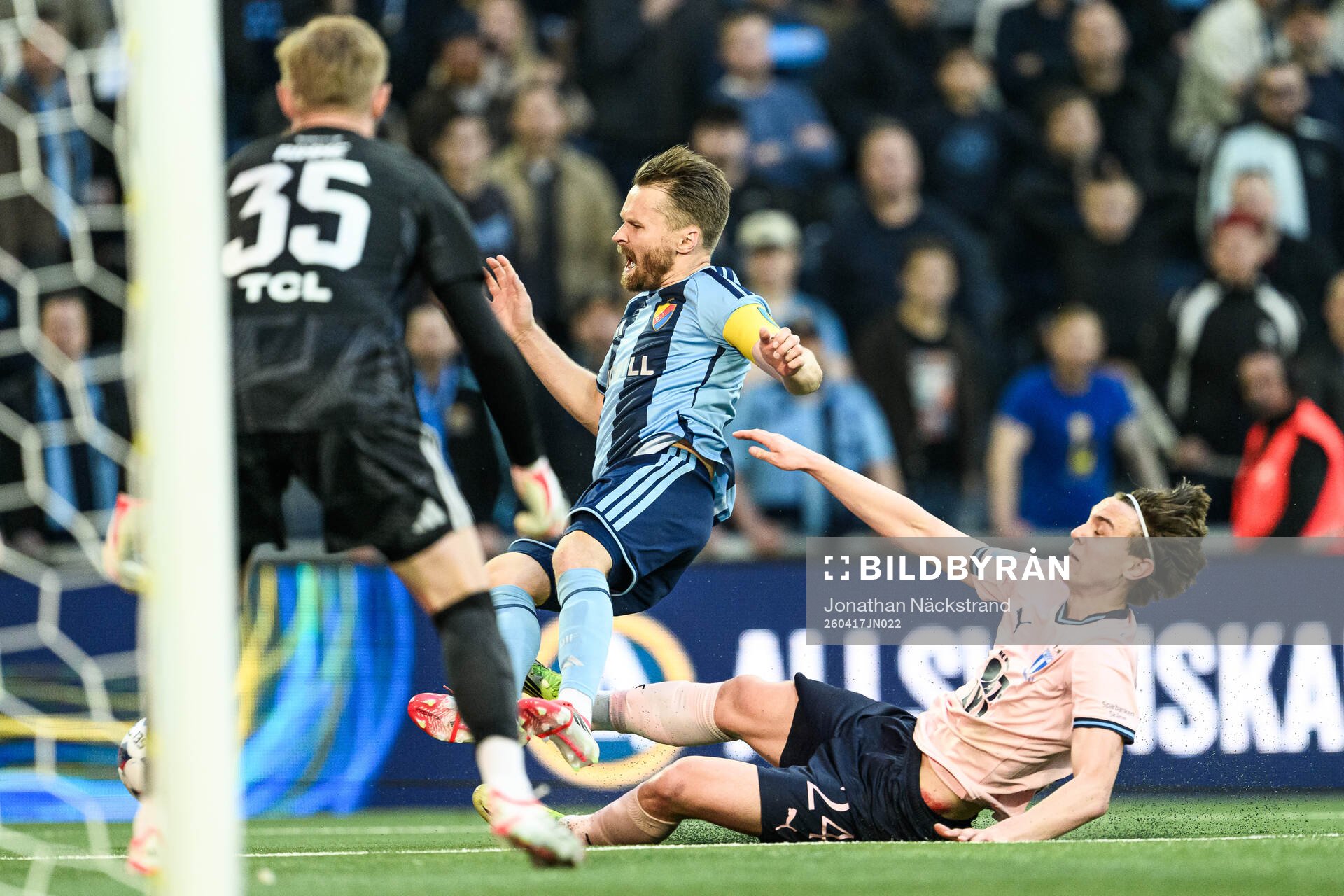 Djurgårdens Jacob Une och Malmö FFs Oscar Sjöstrand