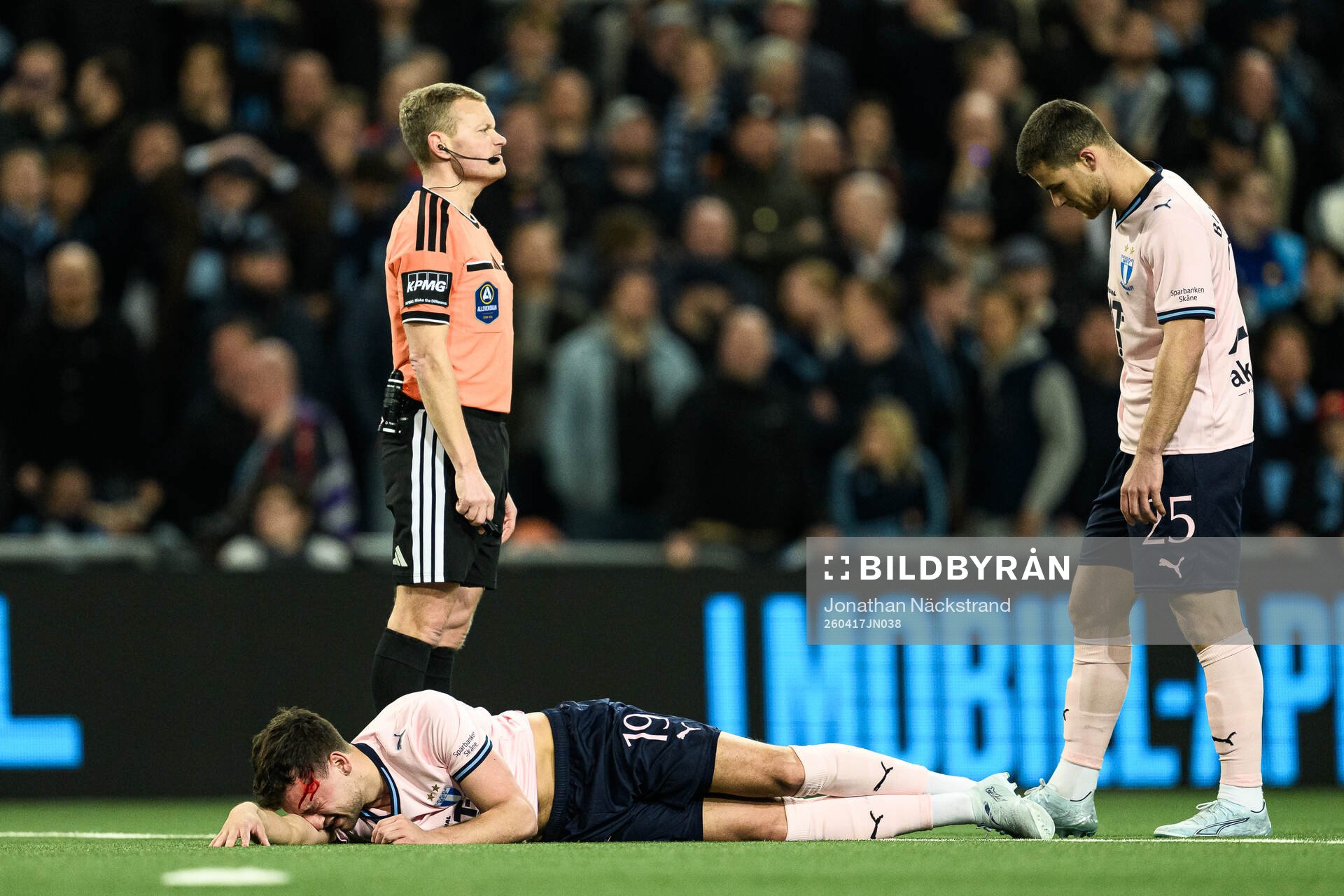 Malmö FFs Colin Rösler har ont