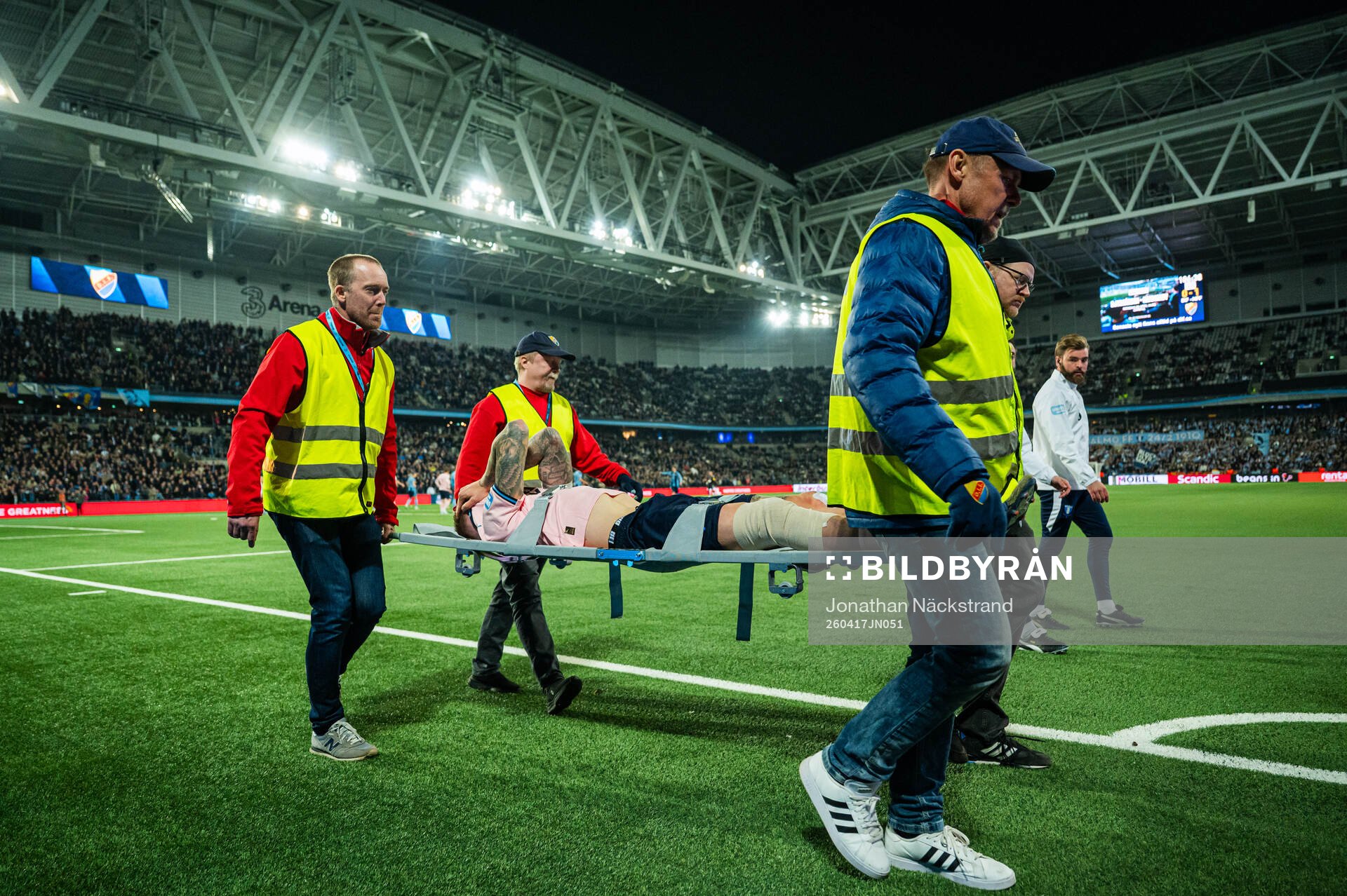 Malmö FFs Pontus Jansson har ont