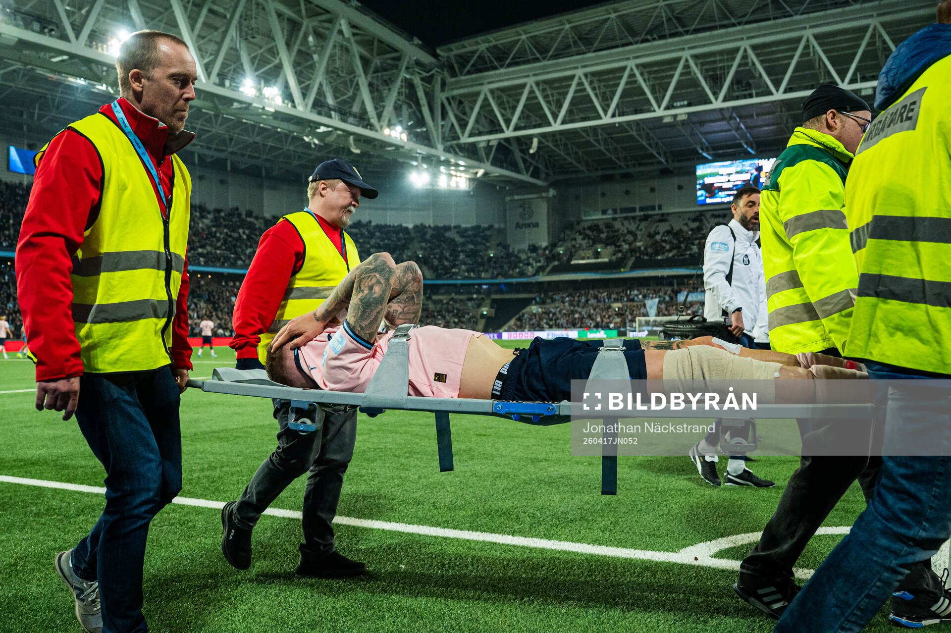 Malmö FFs Pontus Jansson har ont