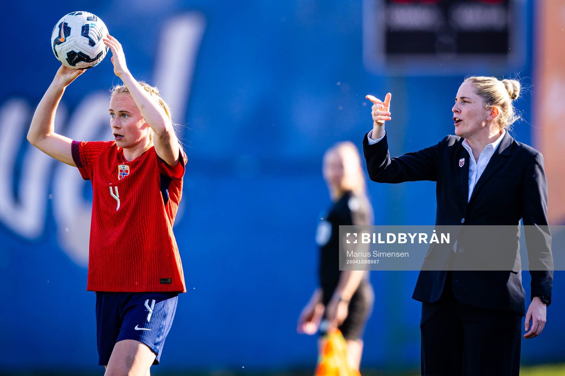 Julie Blakstad and head coach Gemma Grainger of Norway