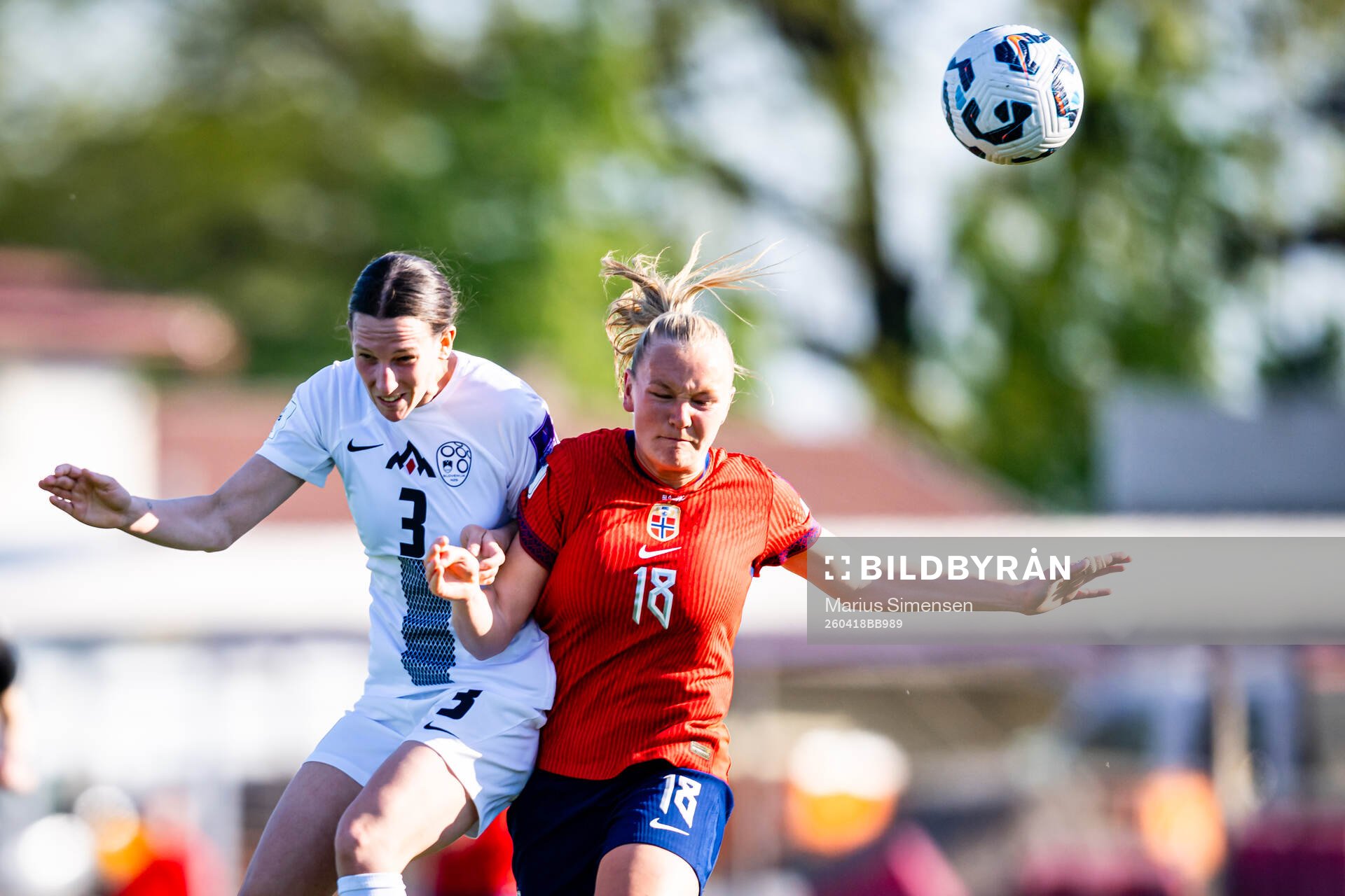 Sara Agrež of Slovenia and Frida Maanum of Norway