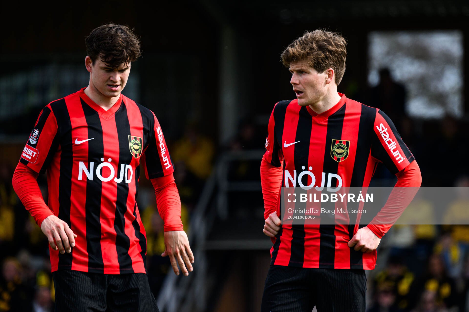 Brommapojkarnas Mads Kristian Hansen och Oliver Berg deppar