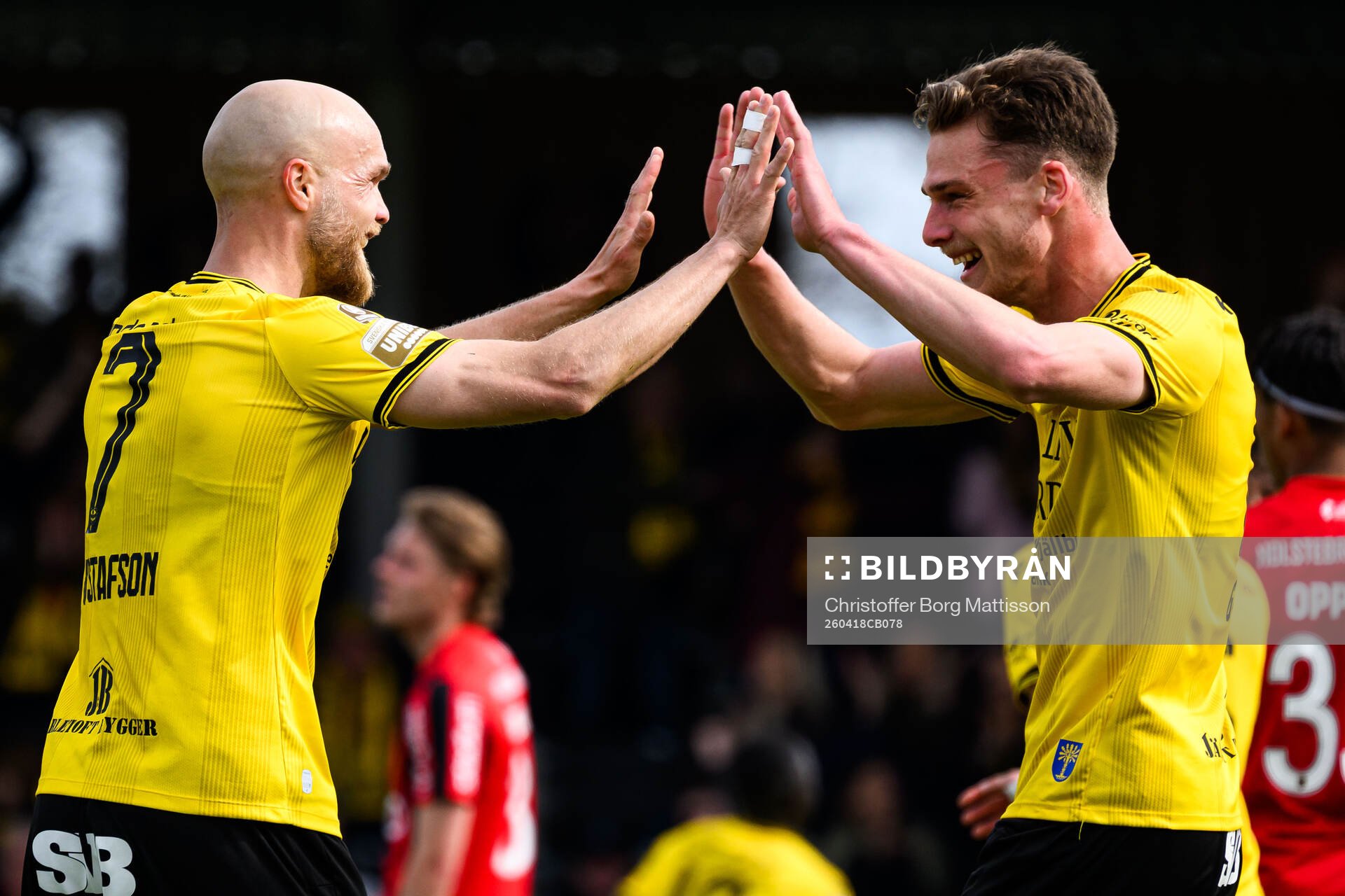 Mjällbys Viktor Gustafson och Villiam Granath jublar