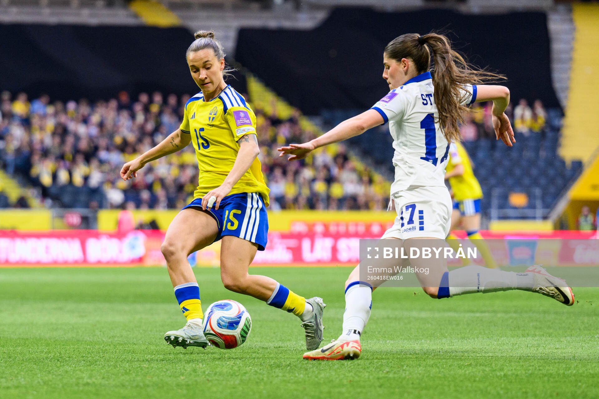 Julia Zigiotti Olme of Sweden and Sara Stokic of Serbia
