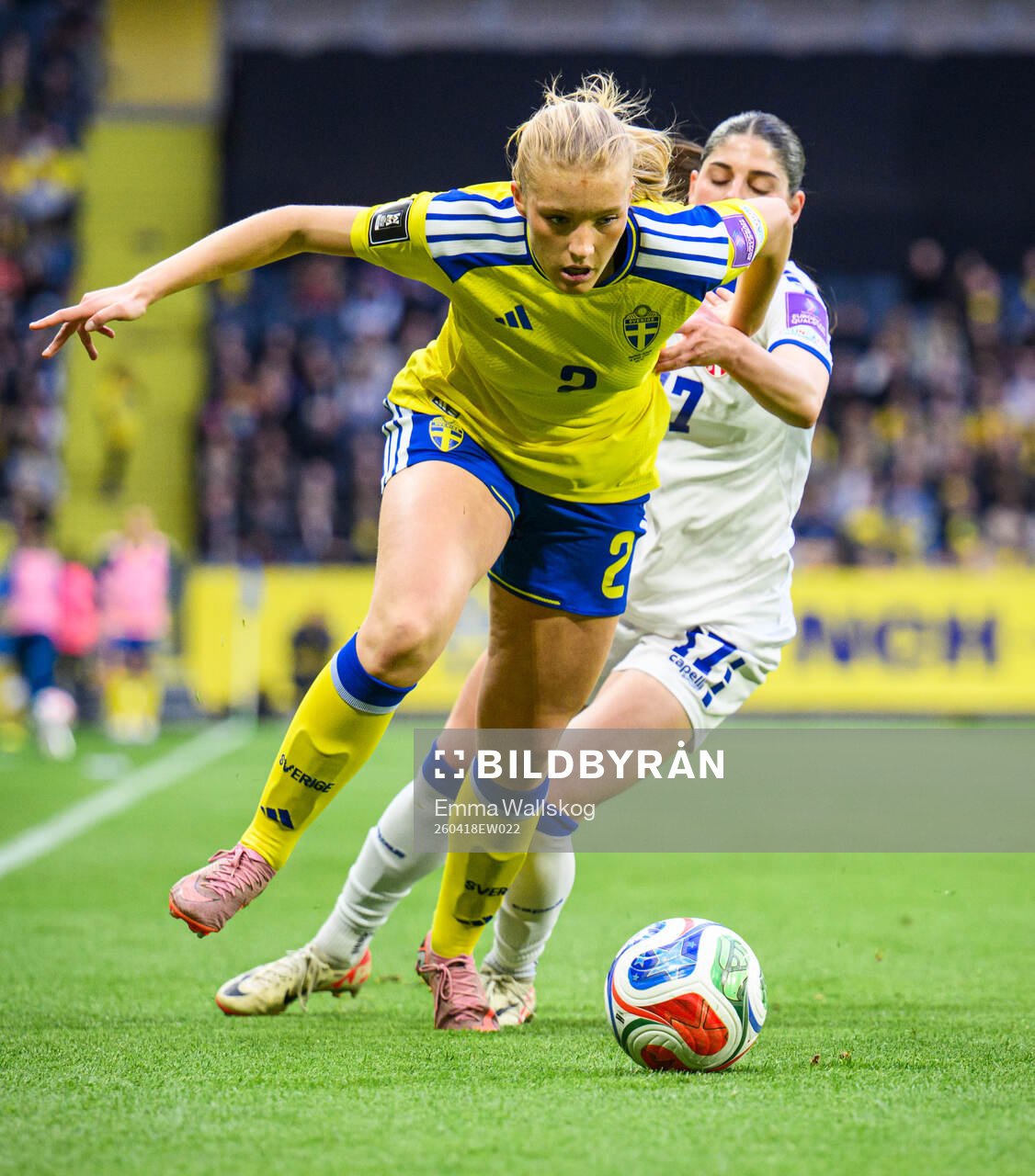 Smilla Holmberg of Sweden and Sara Stokic of Serbia