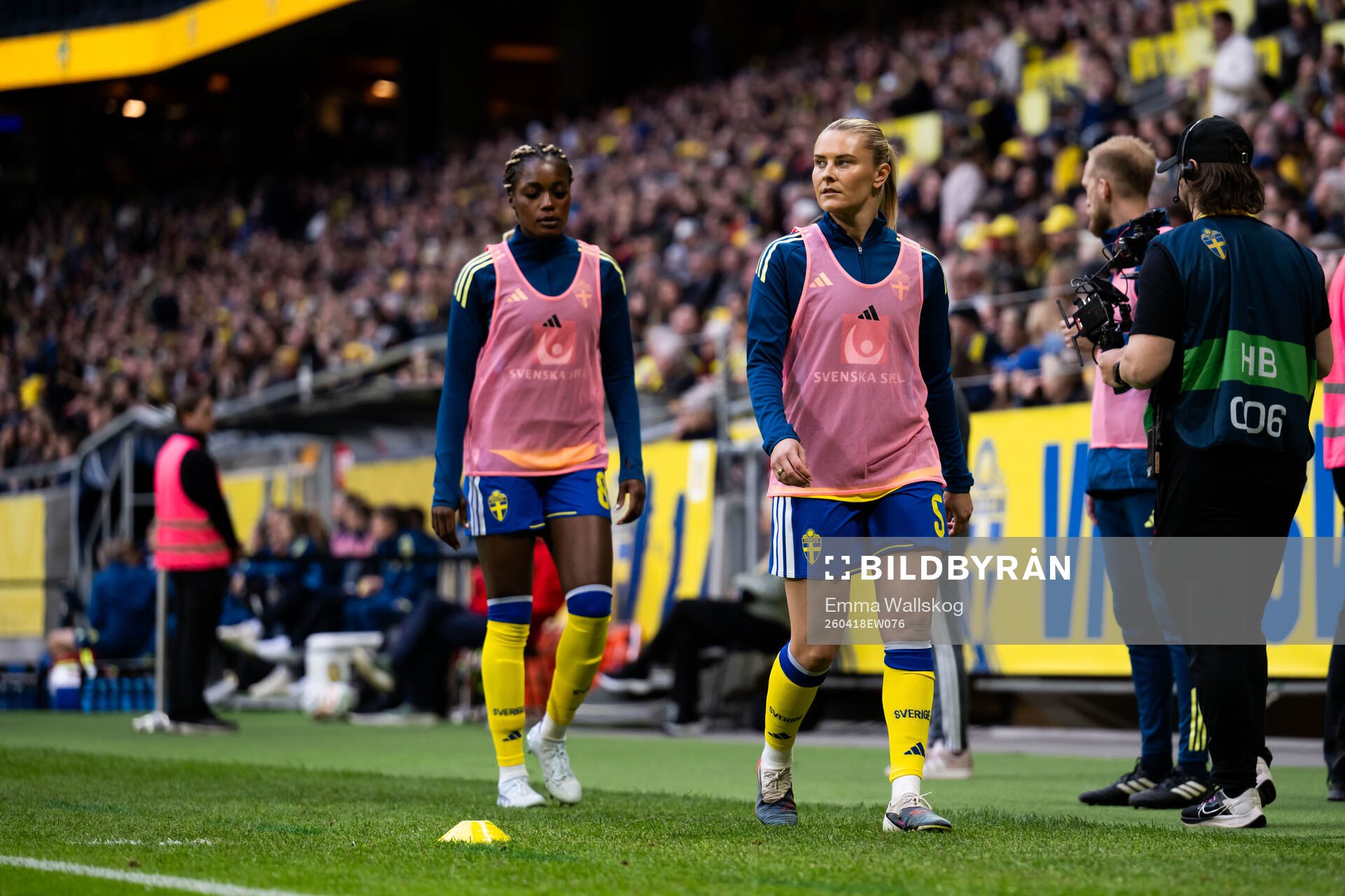 Evelyn Ijeh and Amanda Nildén of Sweden