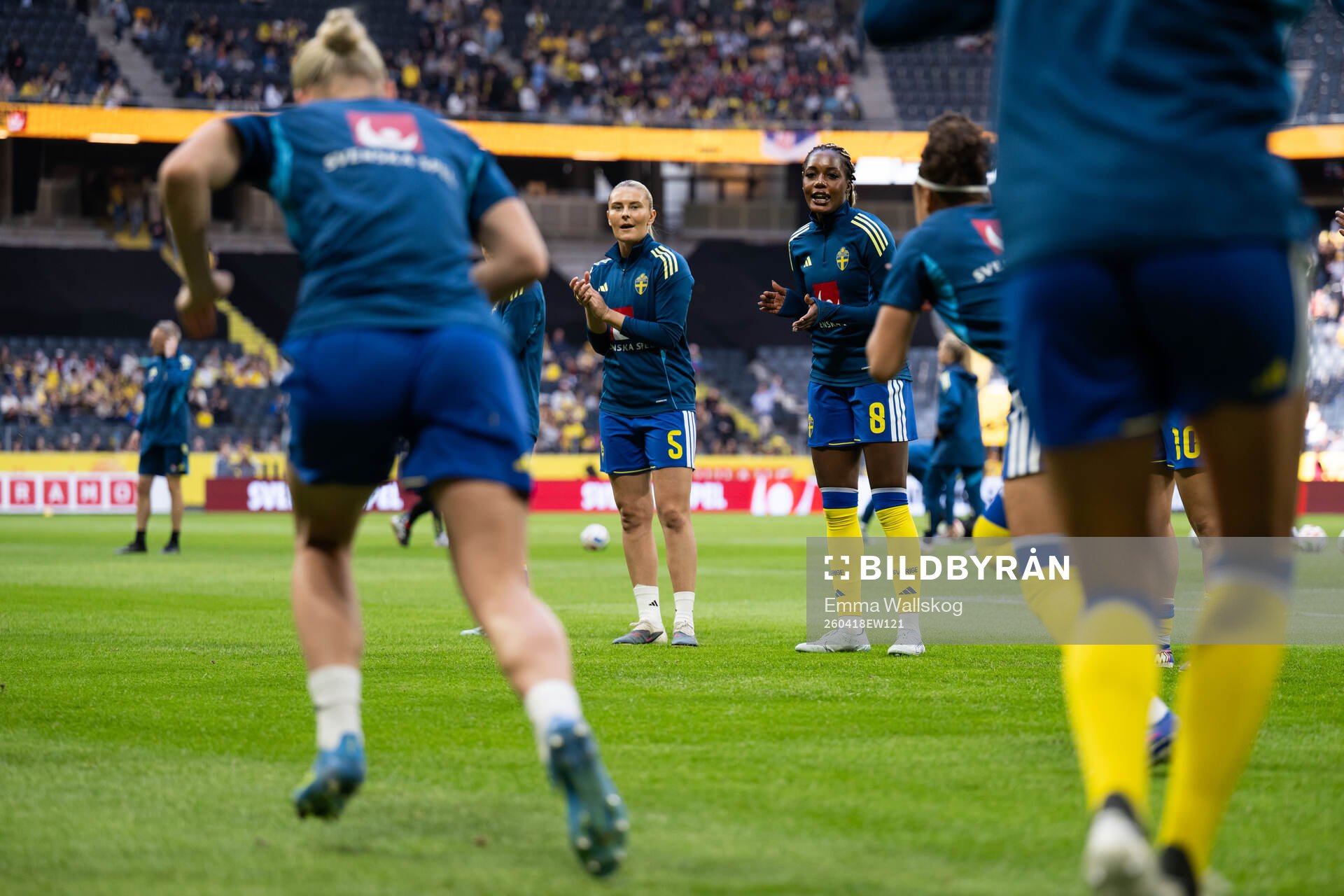 Amanda Nildén and Evelyn Ijeh of Sweden