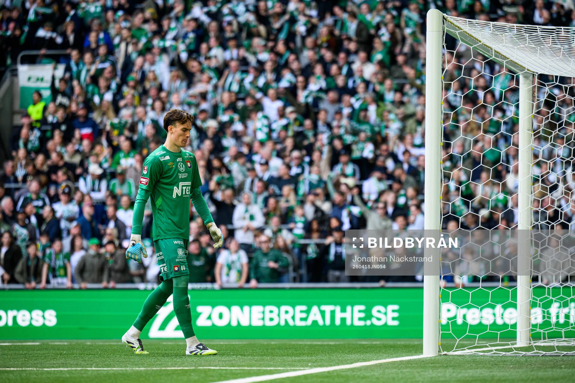 Örgrytes målvakt Hampus Gustafsson deppa