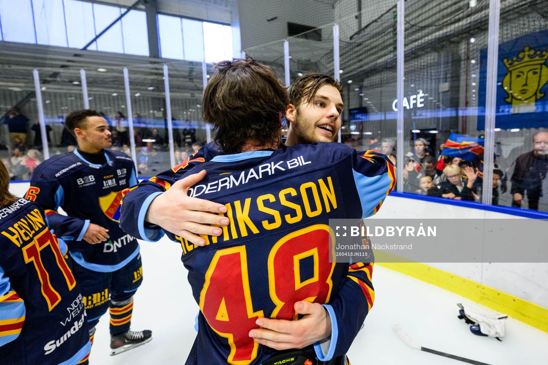 Djurgårdens Dag Henriksson och Isak Jakobsson jublar