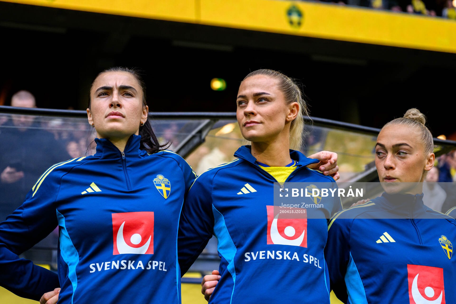 Goalkeeper Zecira Musovic, Fridolina Rolfö and Hanna
