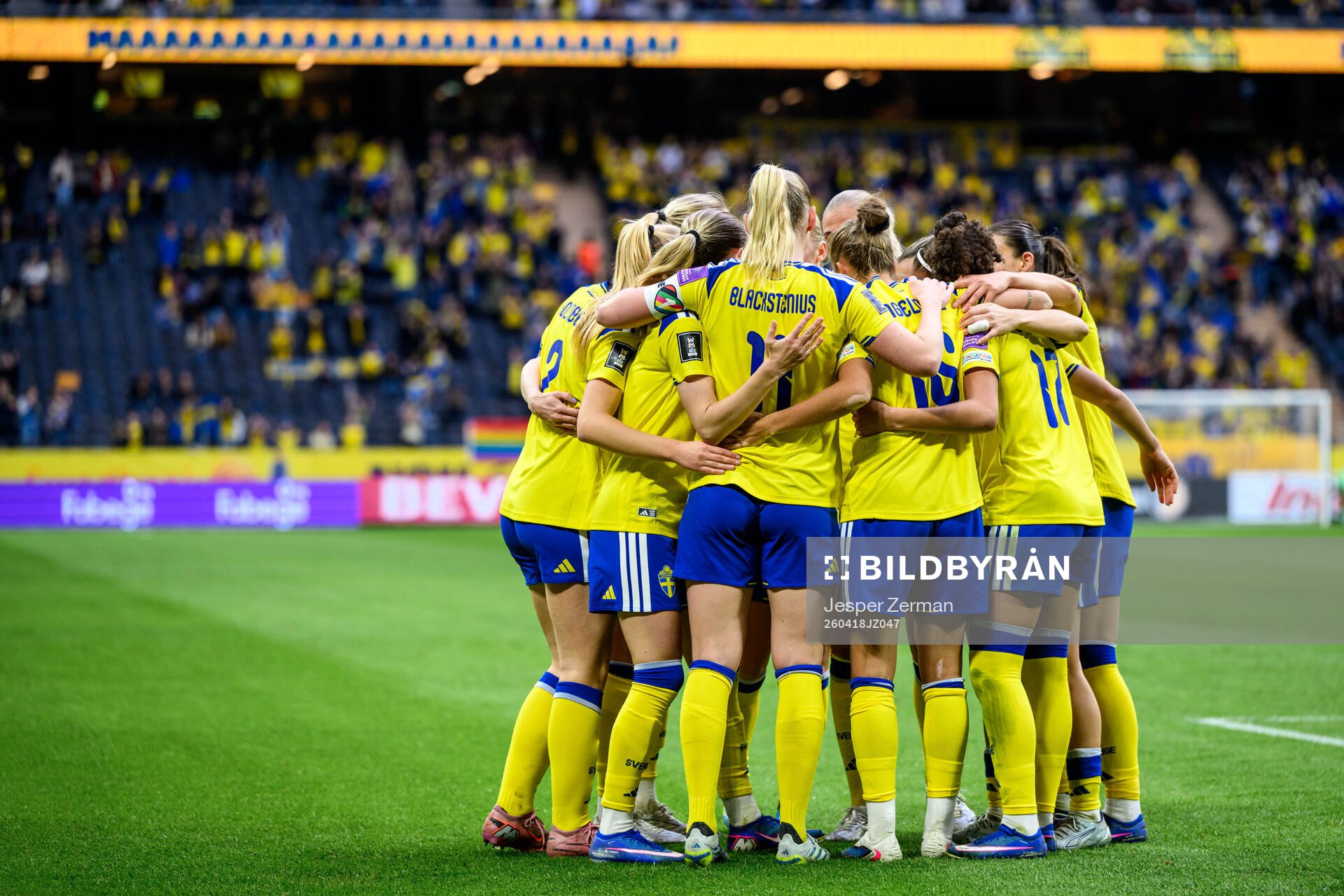 Players of Sweden celebrate 1-0