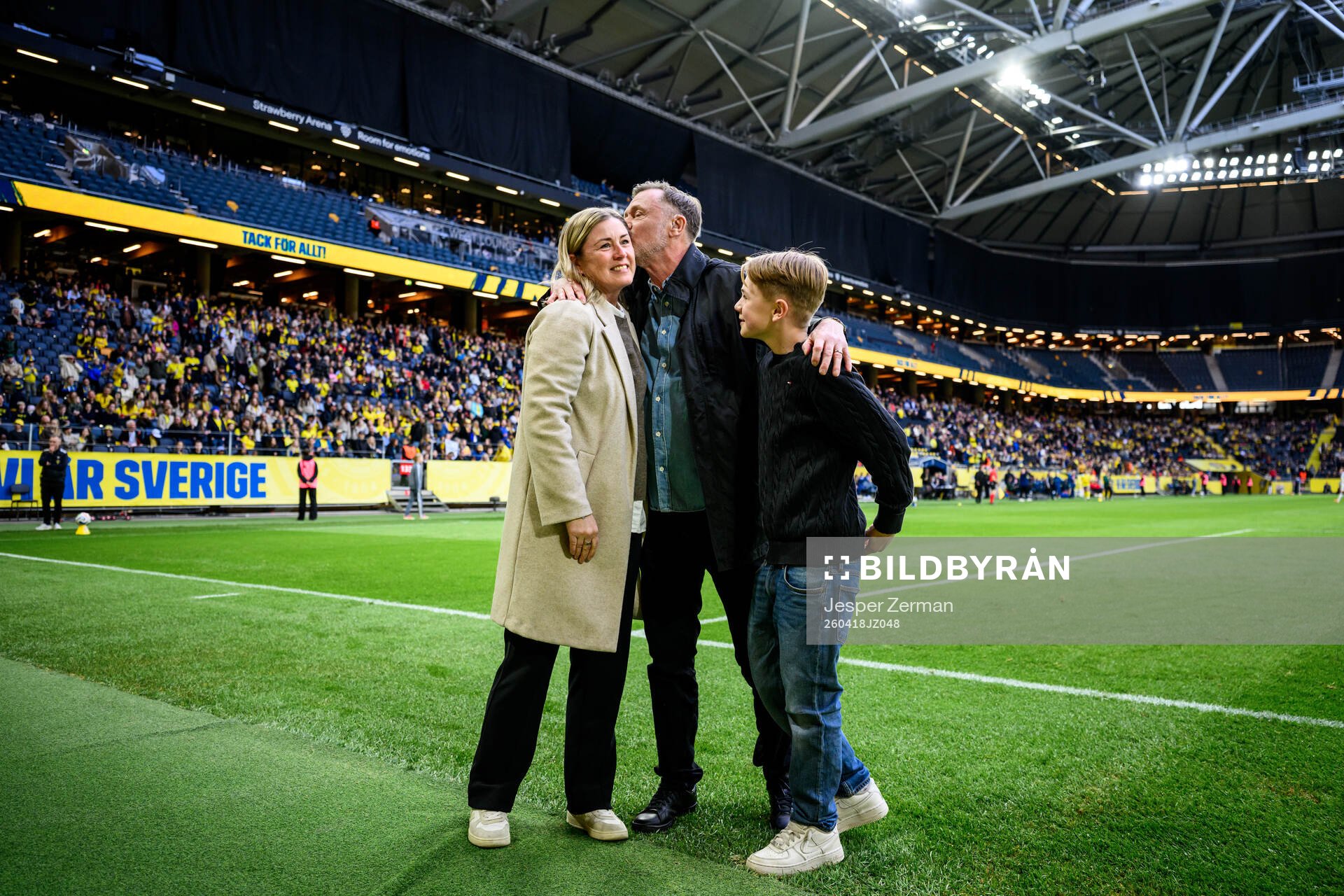 Former coach Peter Gerhardsson with family