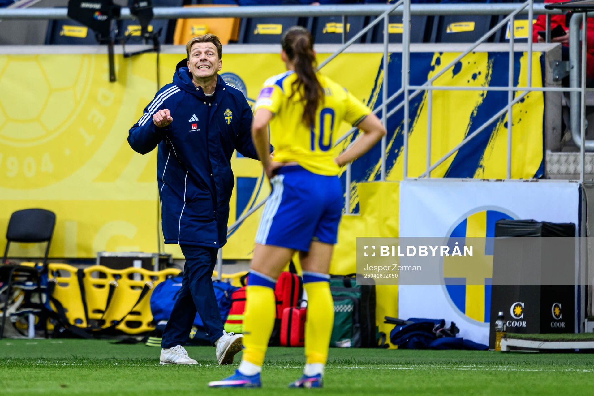 Head coach Tony Gustavsson and Rosa Kafaji of Sweden