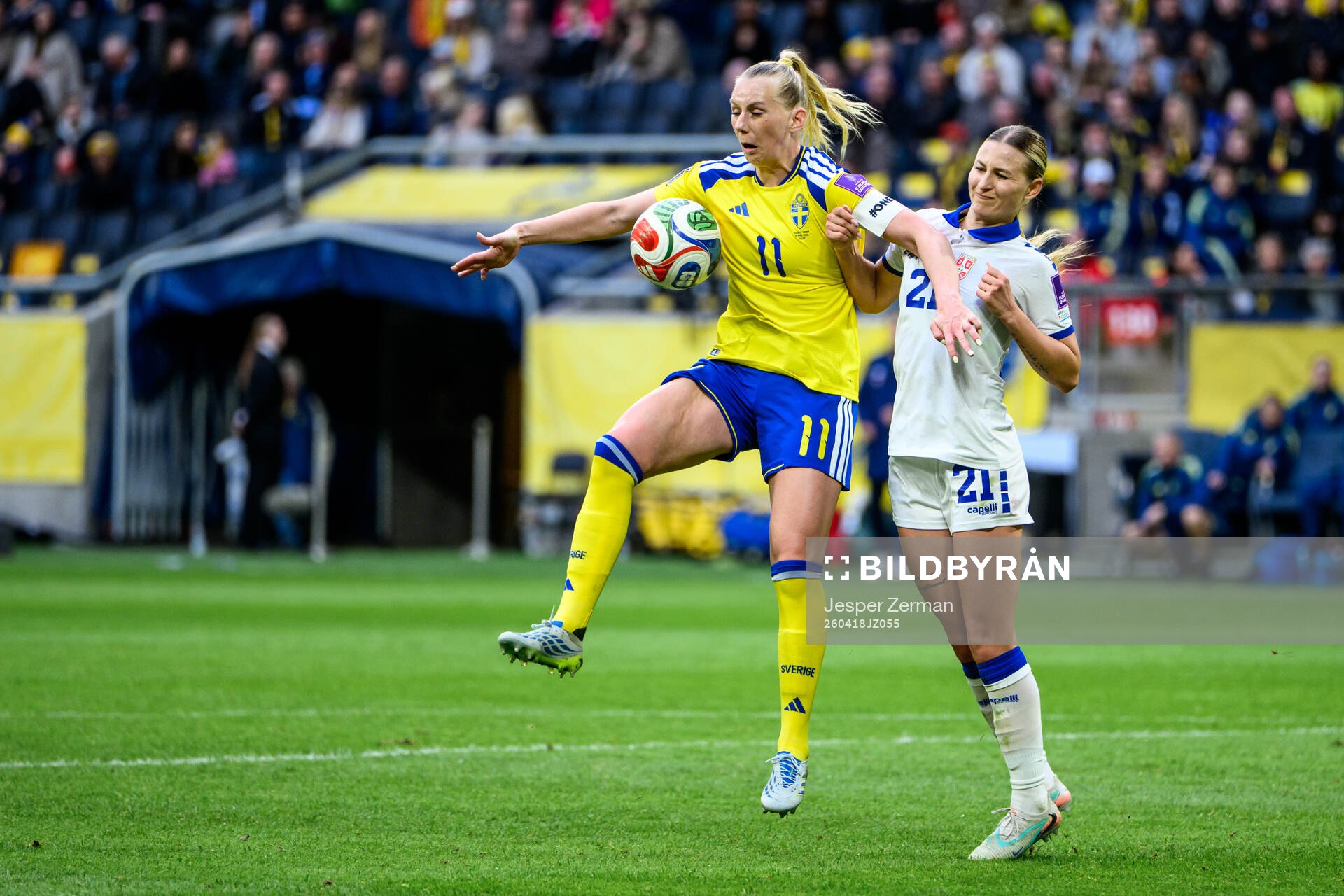 Stina Blackstenius of Sweden and Živana Stupar of Serbia