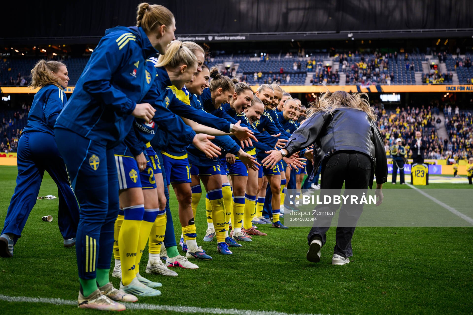 Magdalena Eriksson with players of Sweden