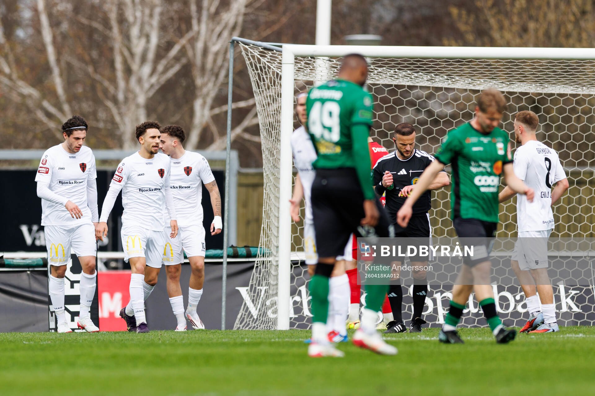 Nordic United FCs spelare jublar