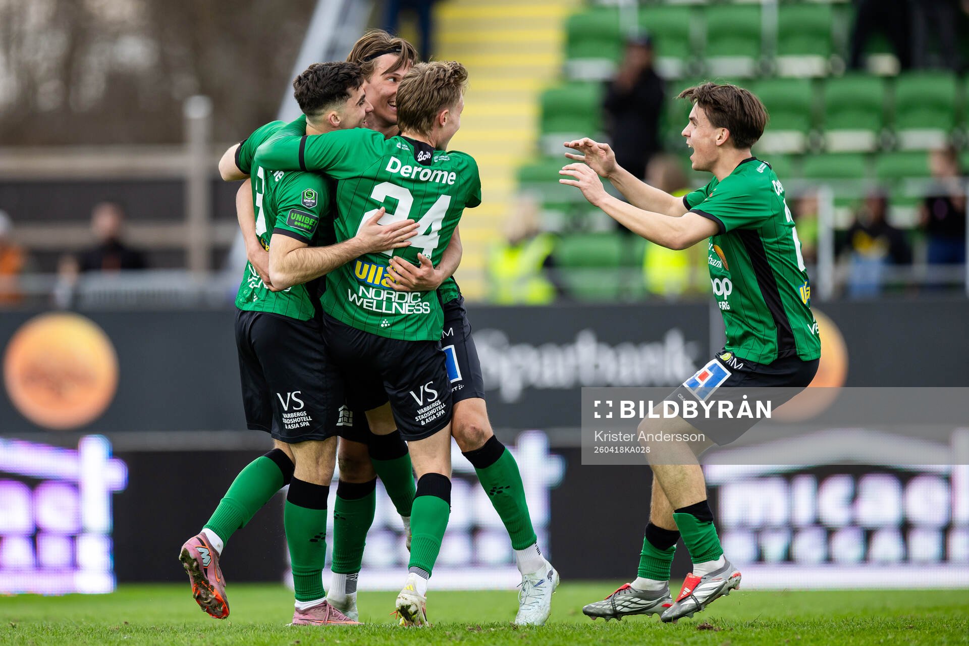 Varbergs Aulon Bitiqi jublar med laget