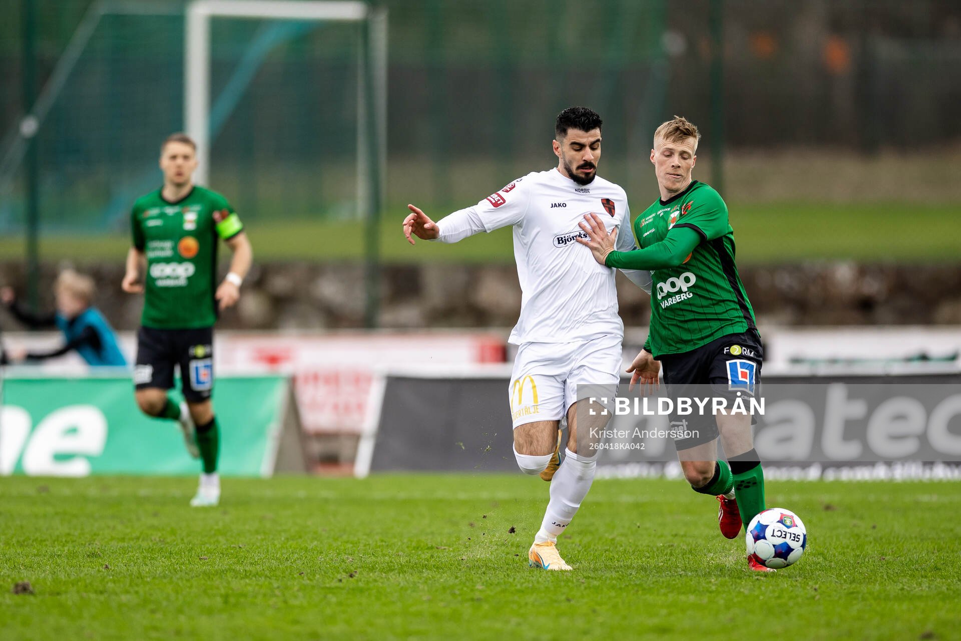 Nordic United FCs Shergo Shhab och Varbergs Emil Hellman