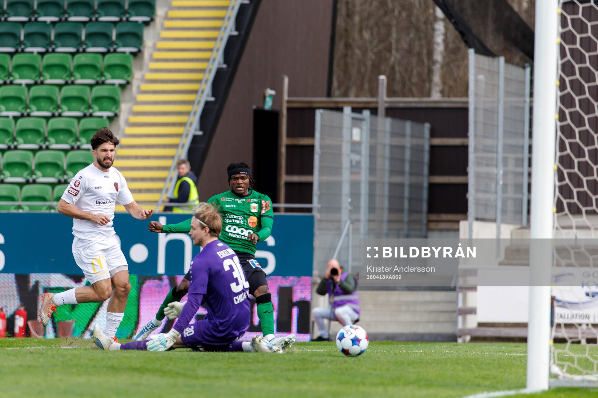 Varbergs Severin Nioule gör 1-0  fotbollsmatchen i