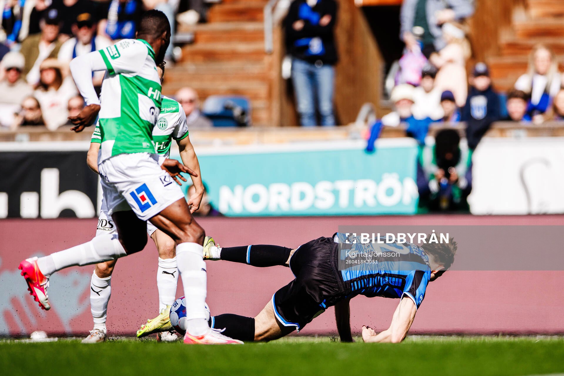 Sirius Oscar Krusnell faller i en straffsituation