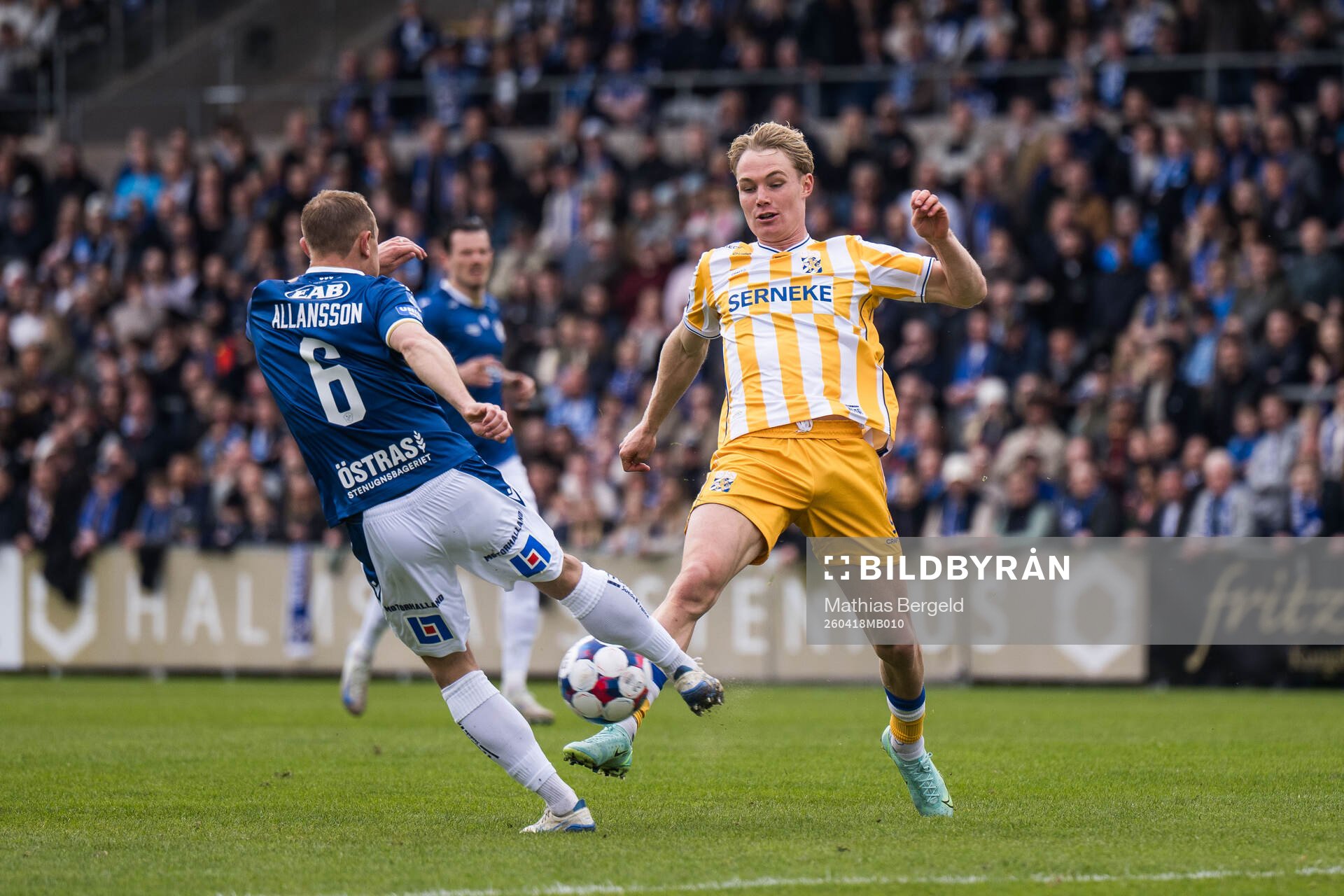 Halmstads Joel Allansson och IFK Göteborgs Max Fenger