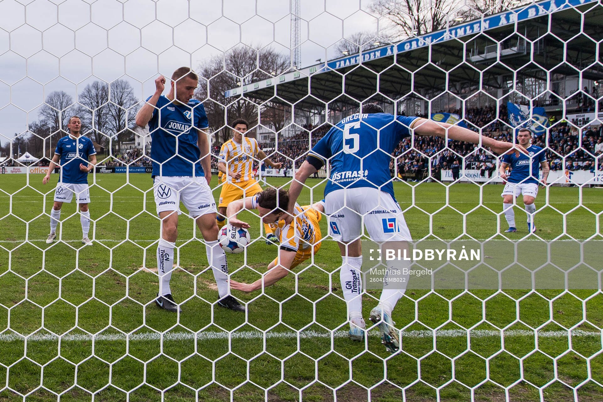 Halmstads Erko Tougjas och IFK Göteborgs Kolbeinn