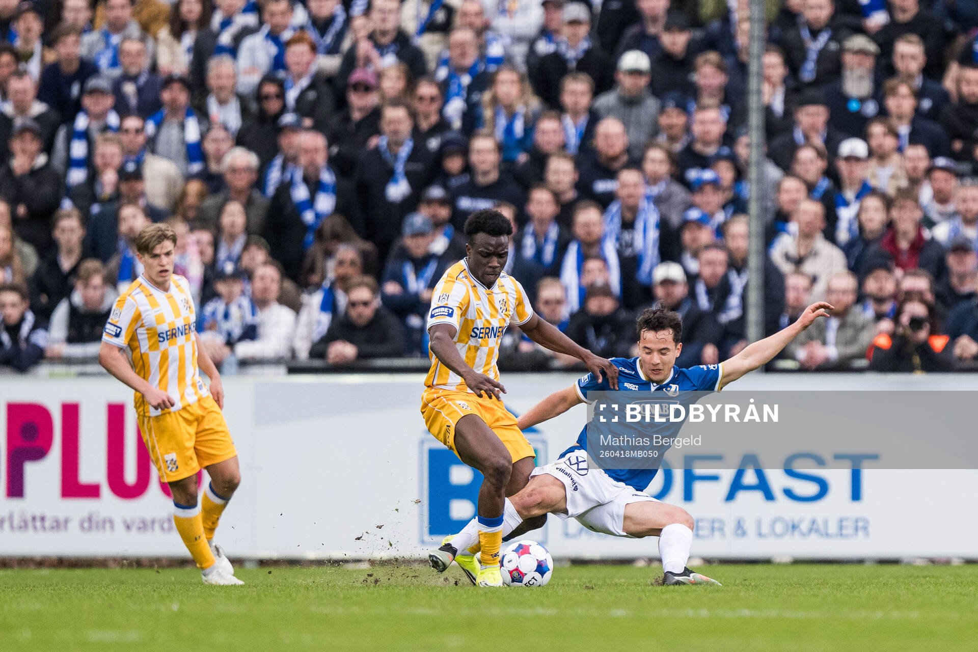IFK Göteborgs Rockson Yeboah och Halmstads Hussein Carneil