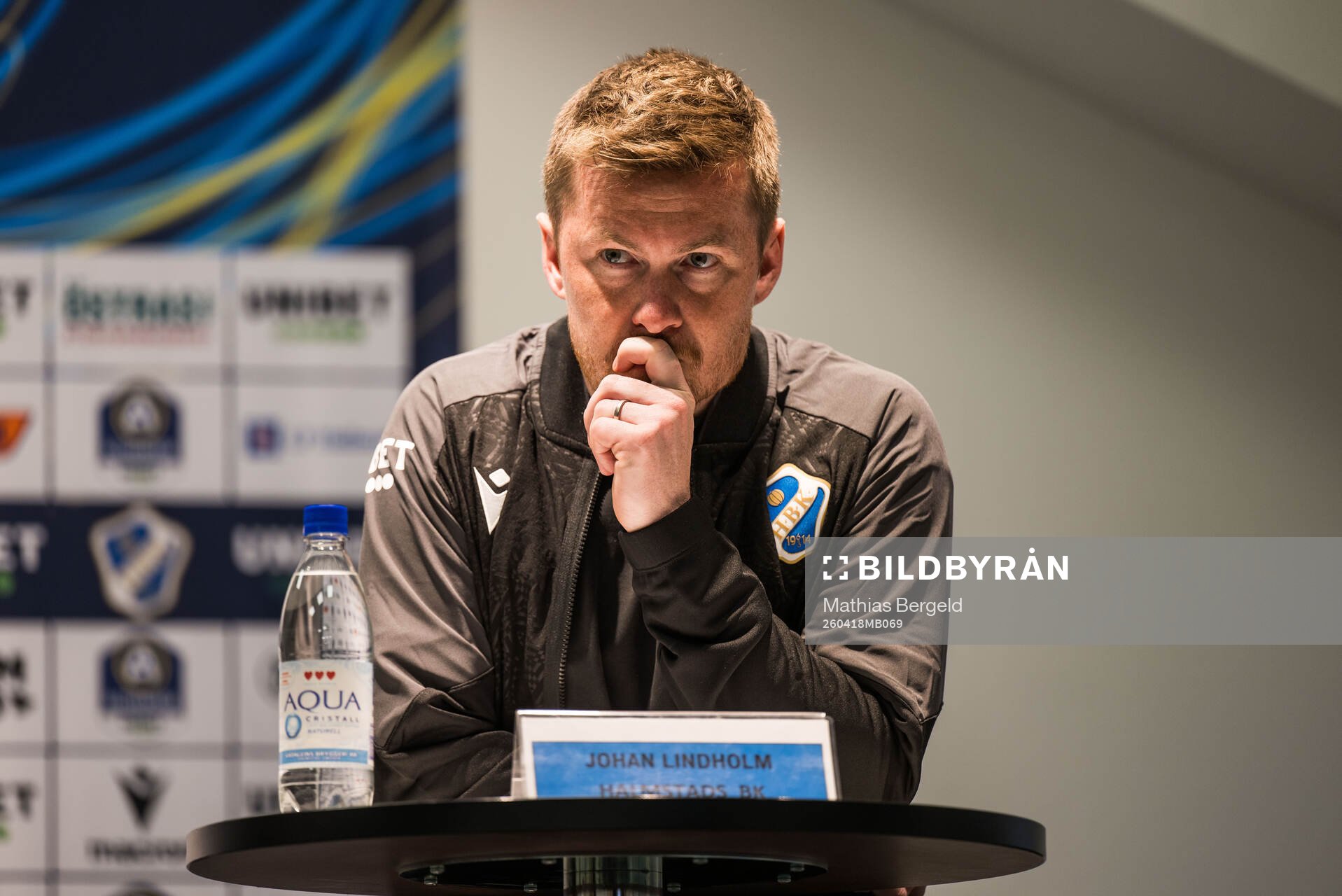 Halmstads tränare Johan Lindholm på presskonferensen