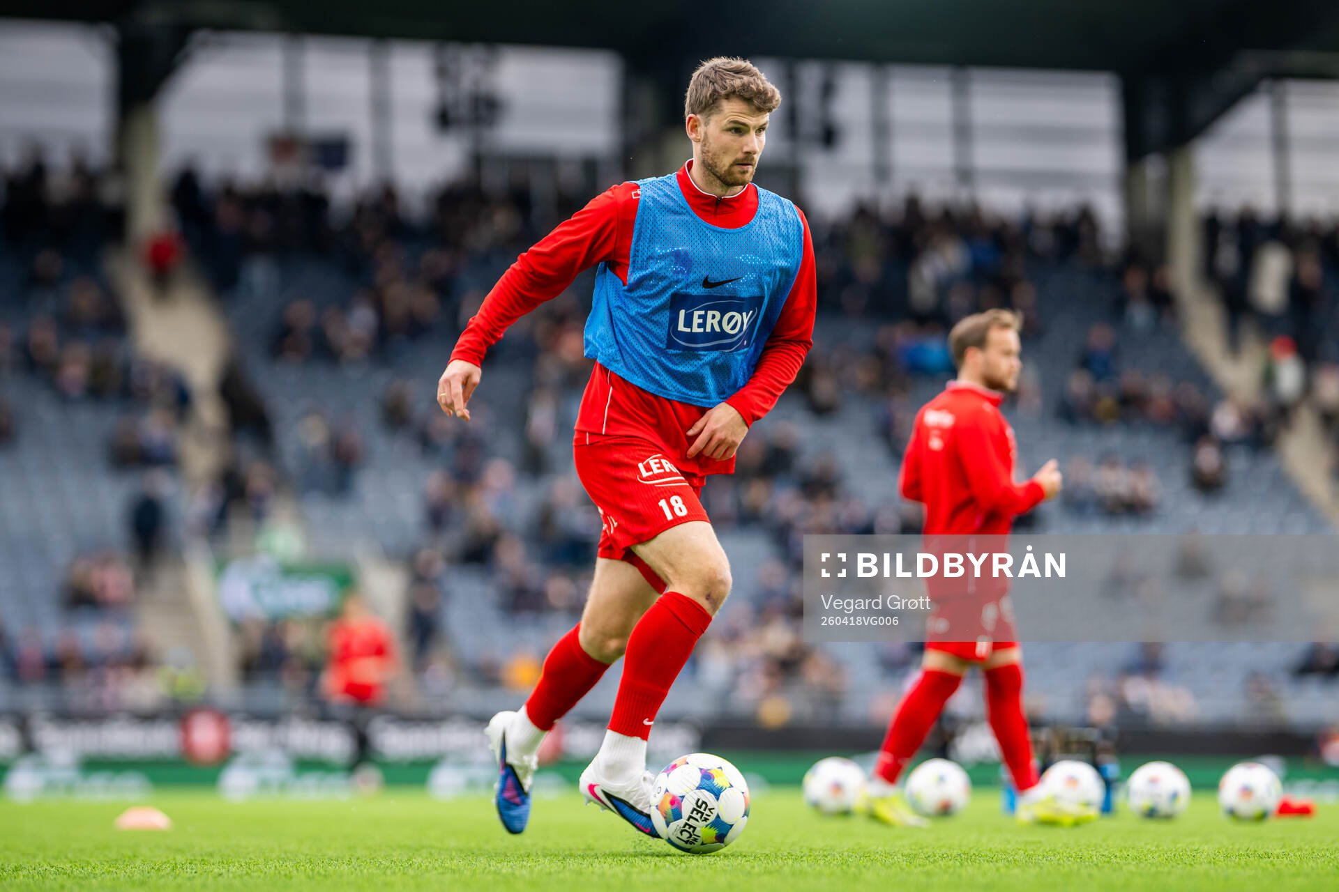 Jacob Lungi Sørensen of Brann warms up