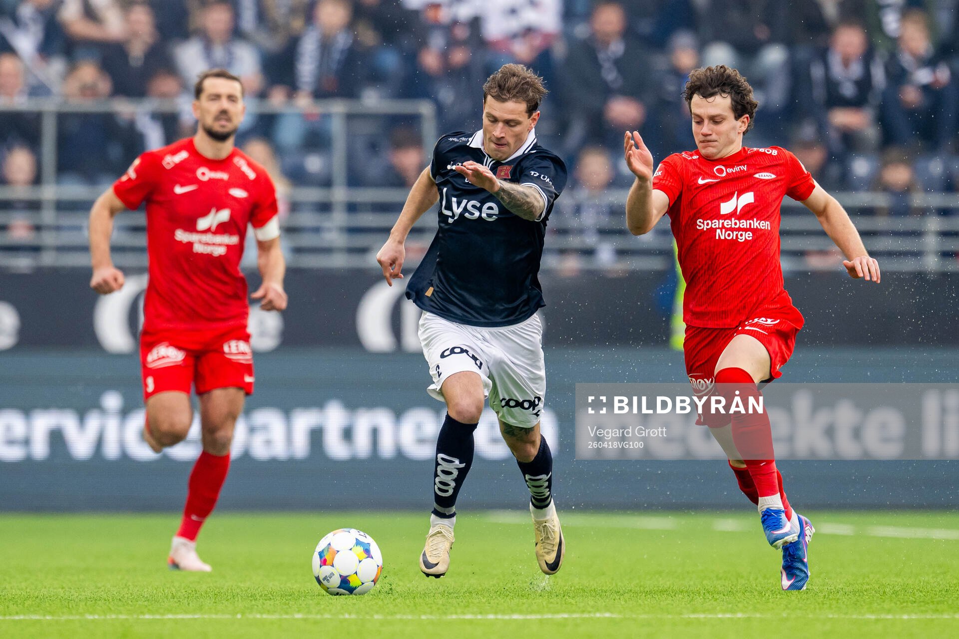 Herman Haugen of Viking and Denzel De Roeve of Brann