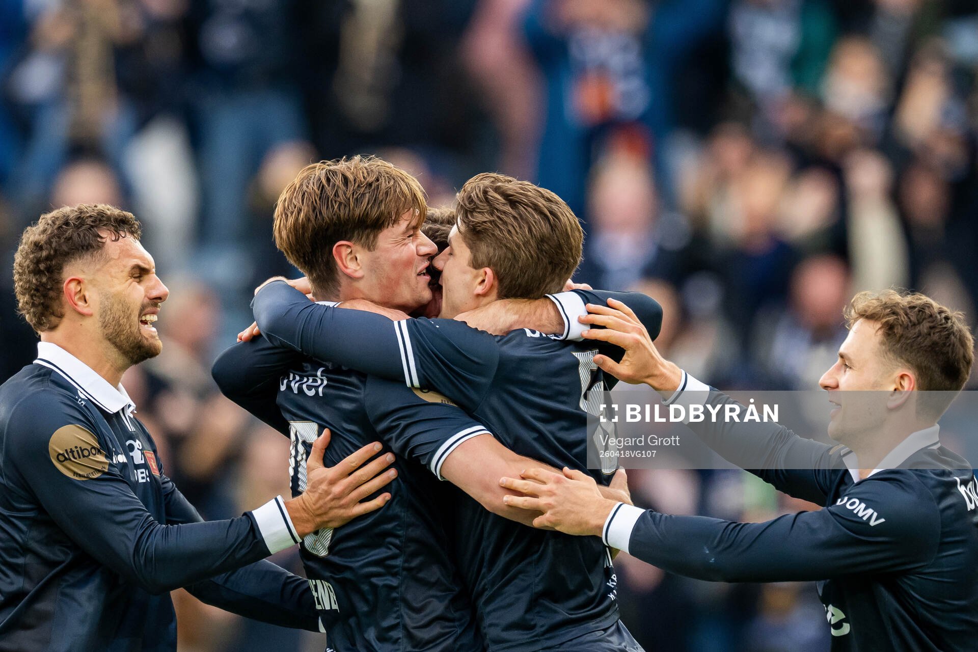Gianni Stensness, Henrik Falchener and players of Viking