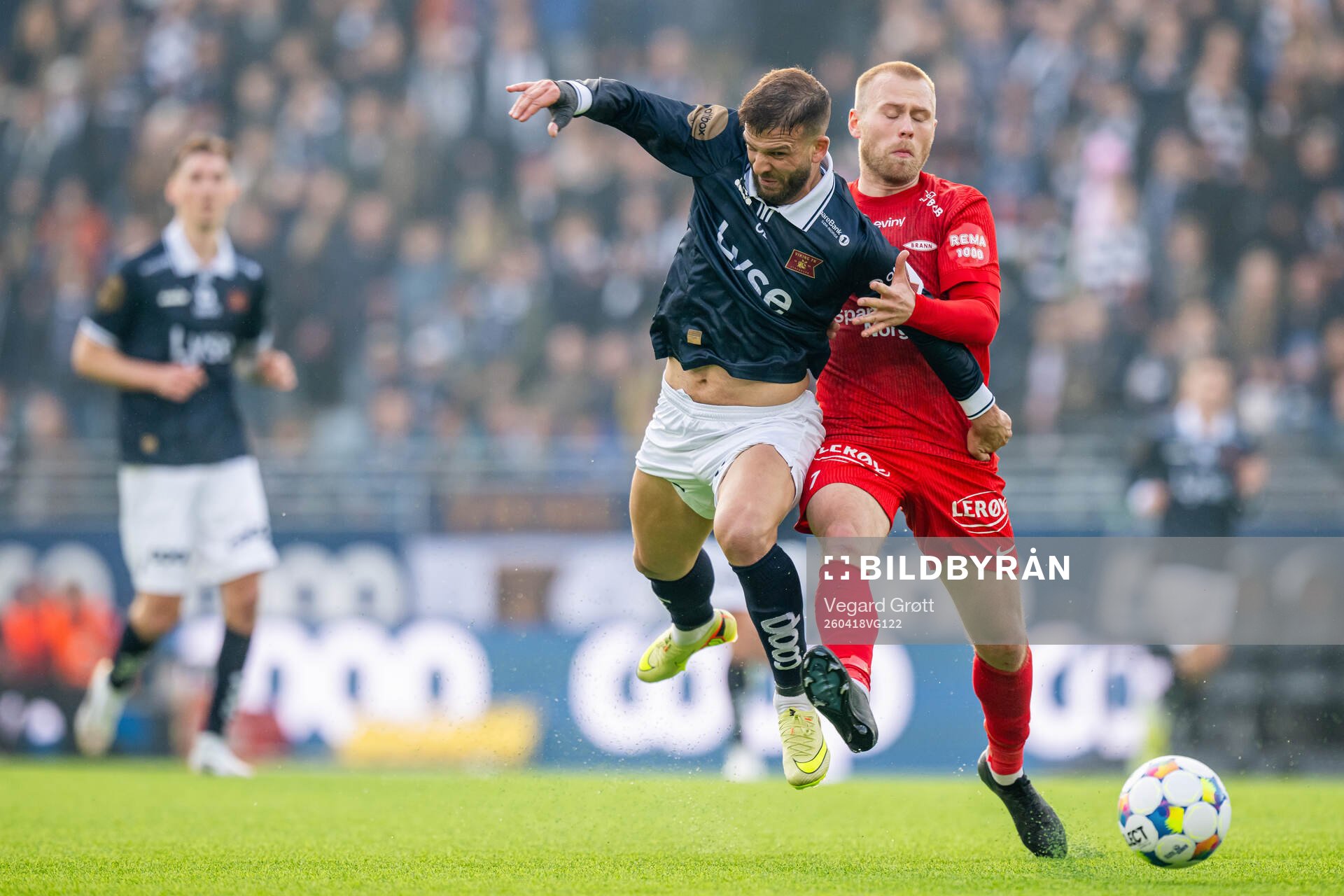 Zlatko Tripic of Viking and Jon Dagur Thorsteinsson of Brann