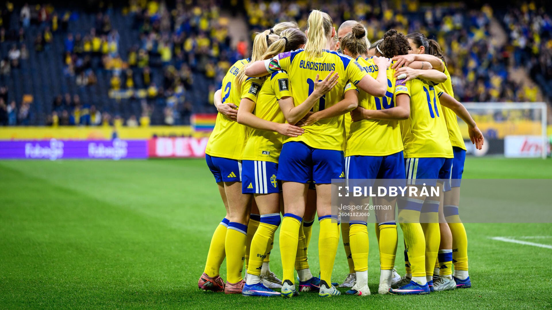 Players of Sweden celebrate 1-0