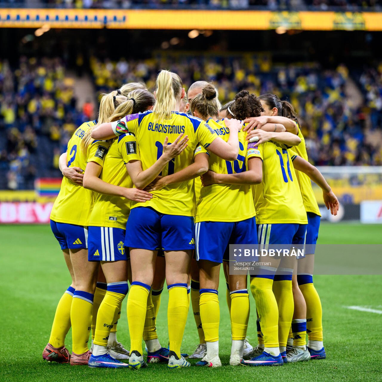 Players of Sweden celebrate 1-0