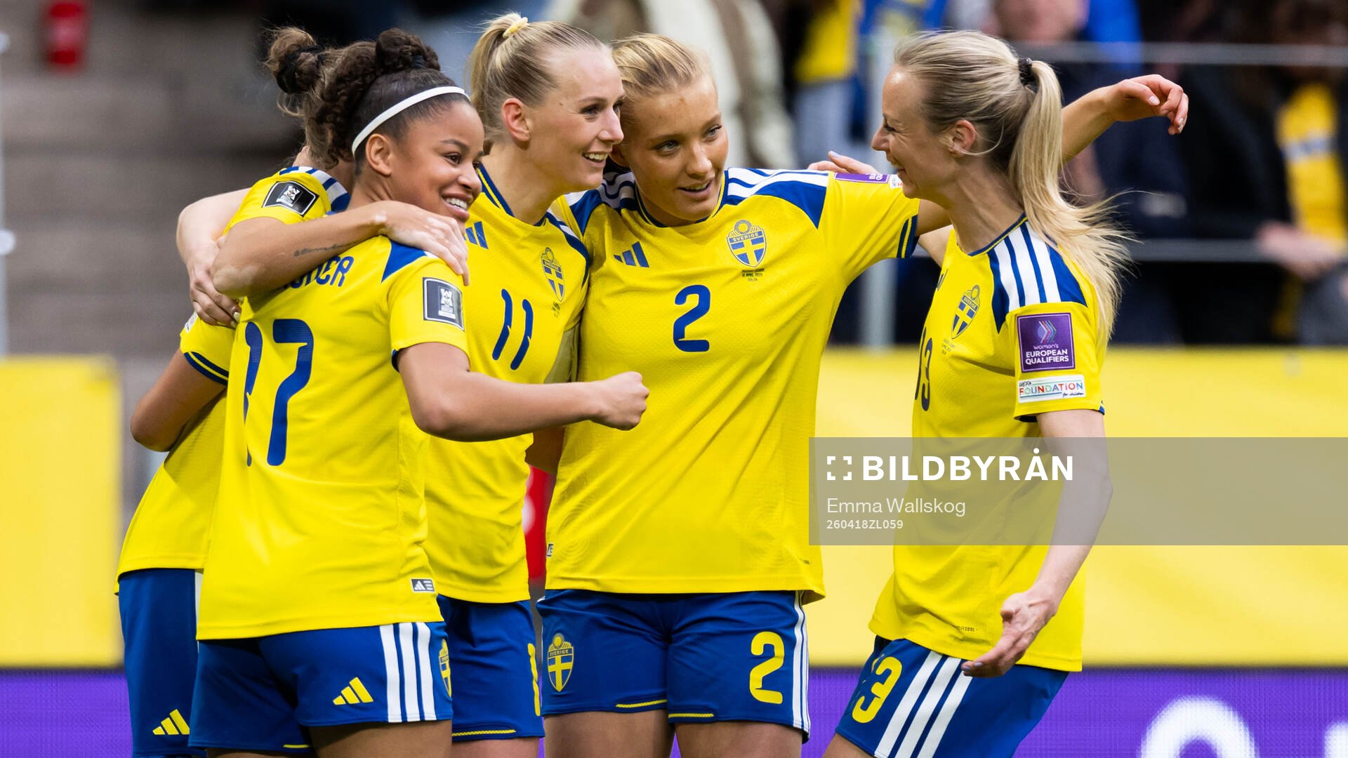 Stina Blackstenius of Sweden celebrates with Felicia