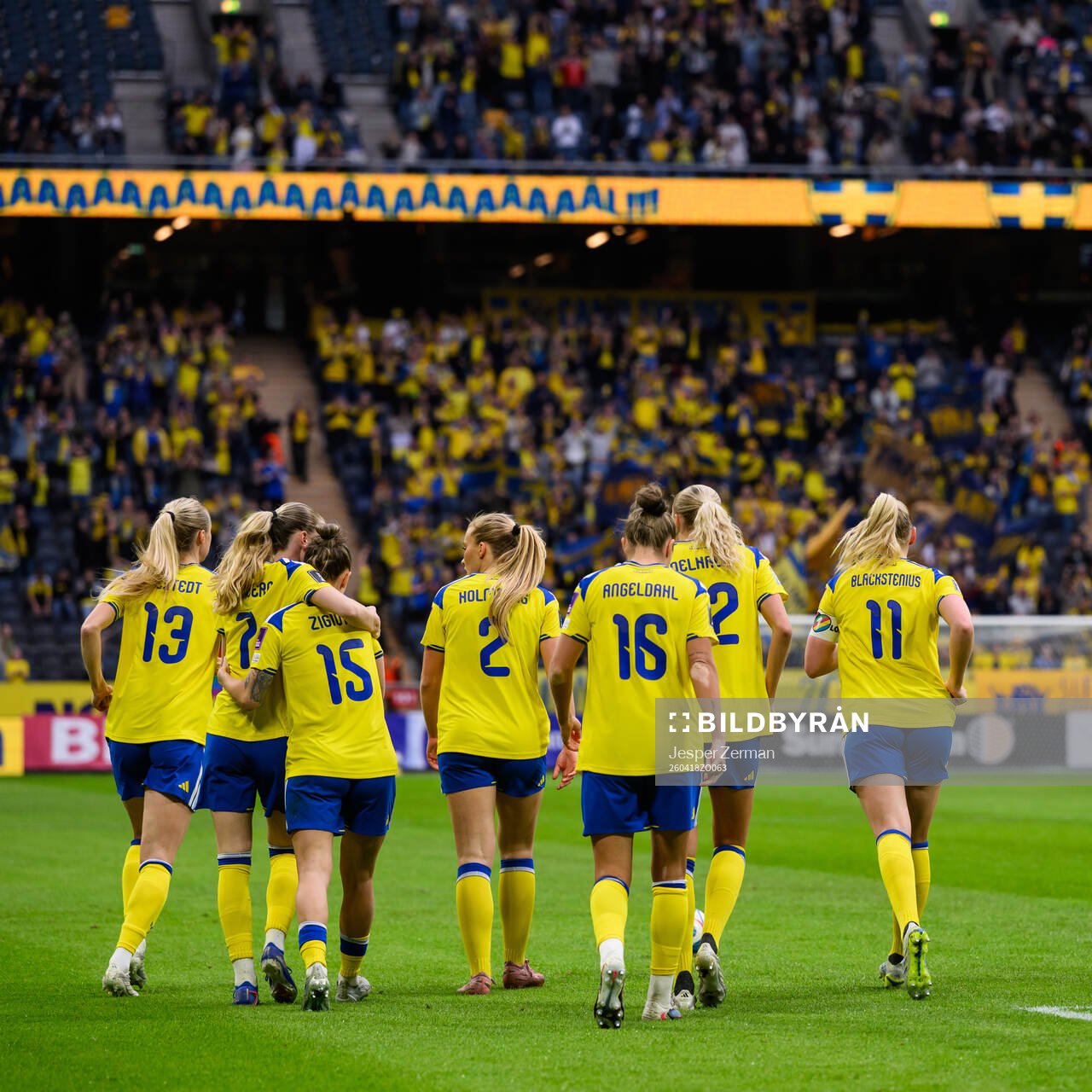 Stina Blackstenius of Sweden celebrate with teammates