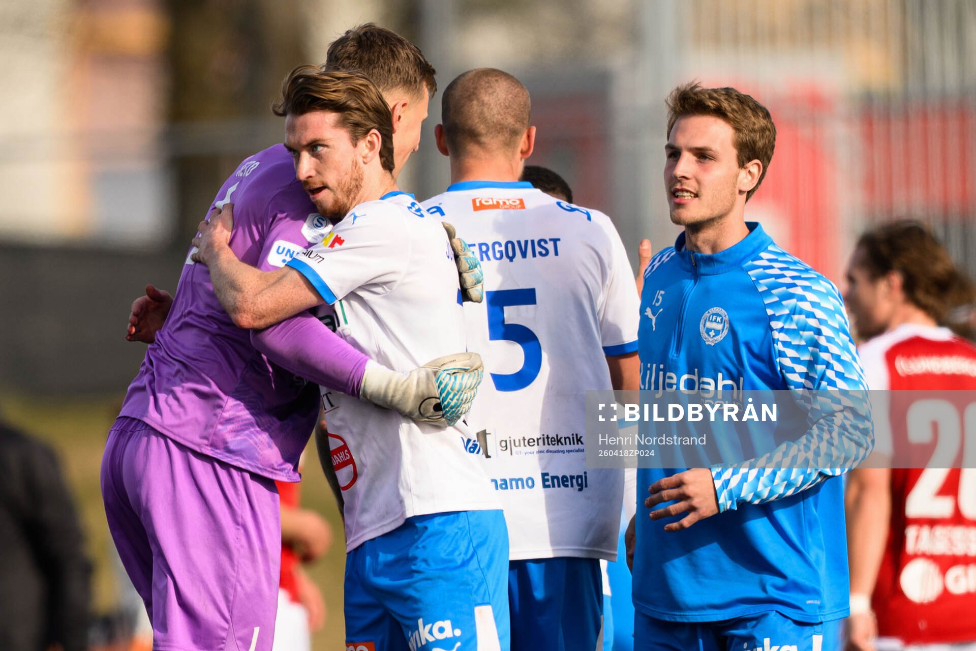 IFK Värnamos spelare jublar