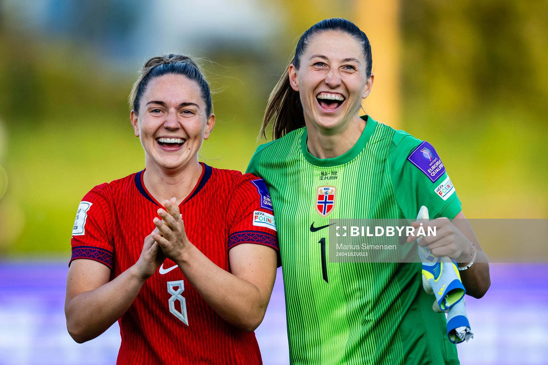 Vilde Bøe Risa and goalkeeper Cecilie Fiskerstrand of