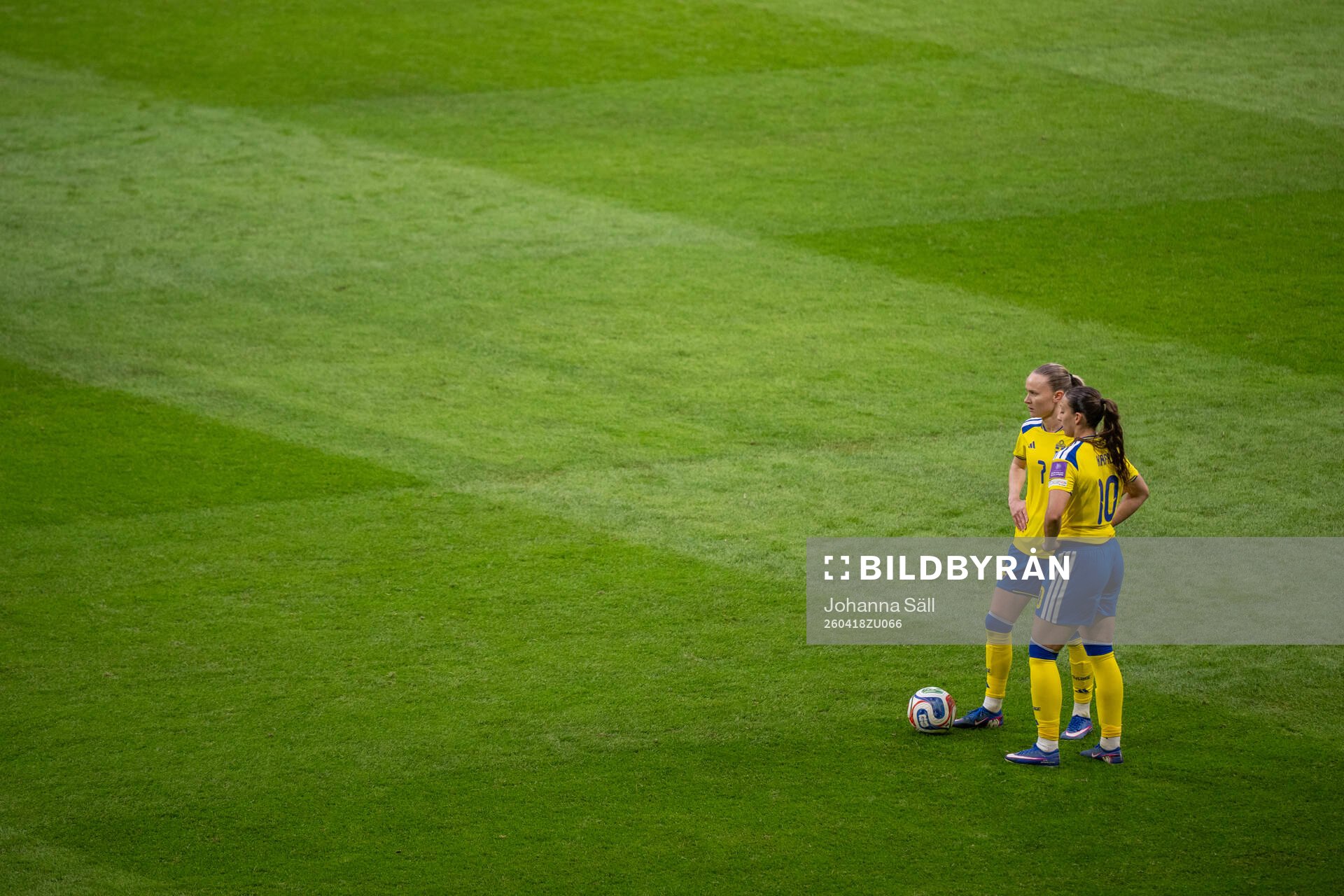 Rosa Kafaji and Matilda Vinberg of Sweden