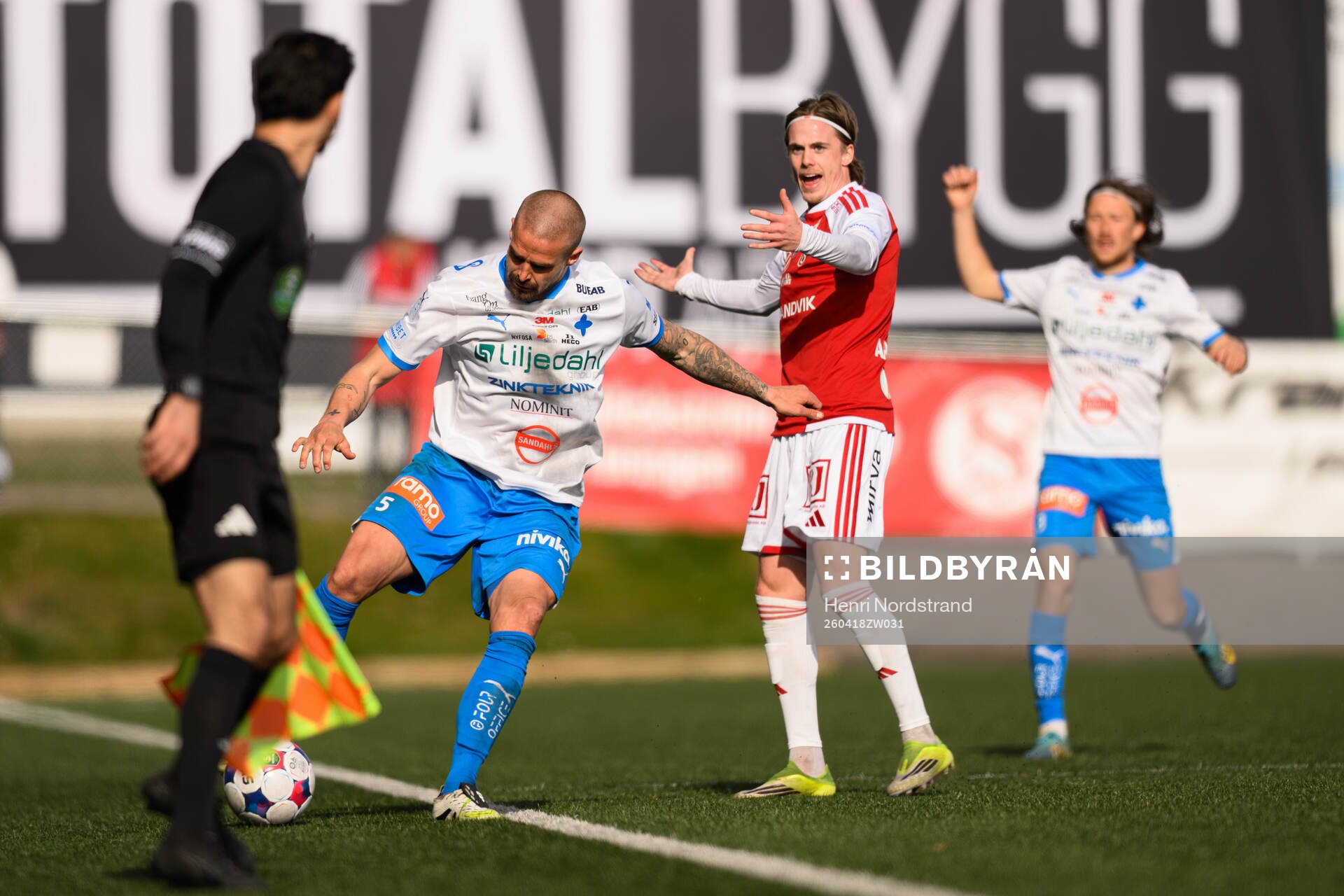 Sandvikens IFs Johan Arvidsson reagerar