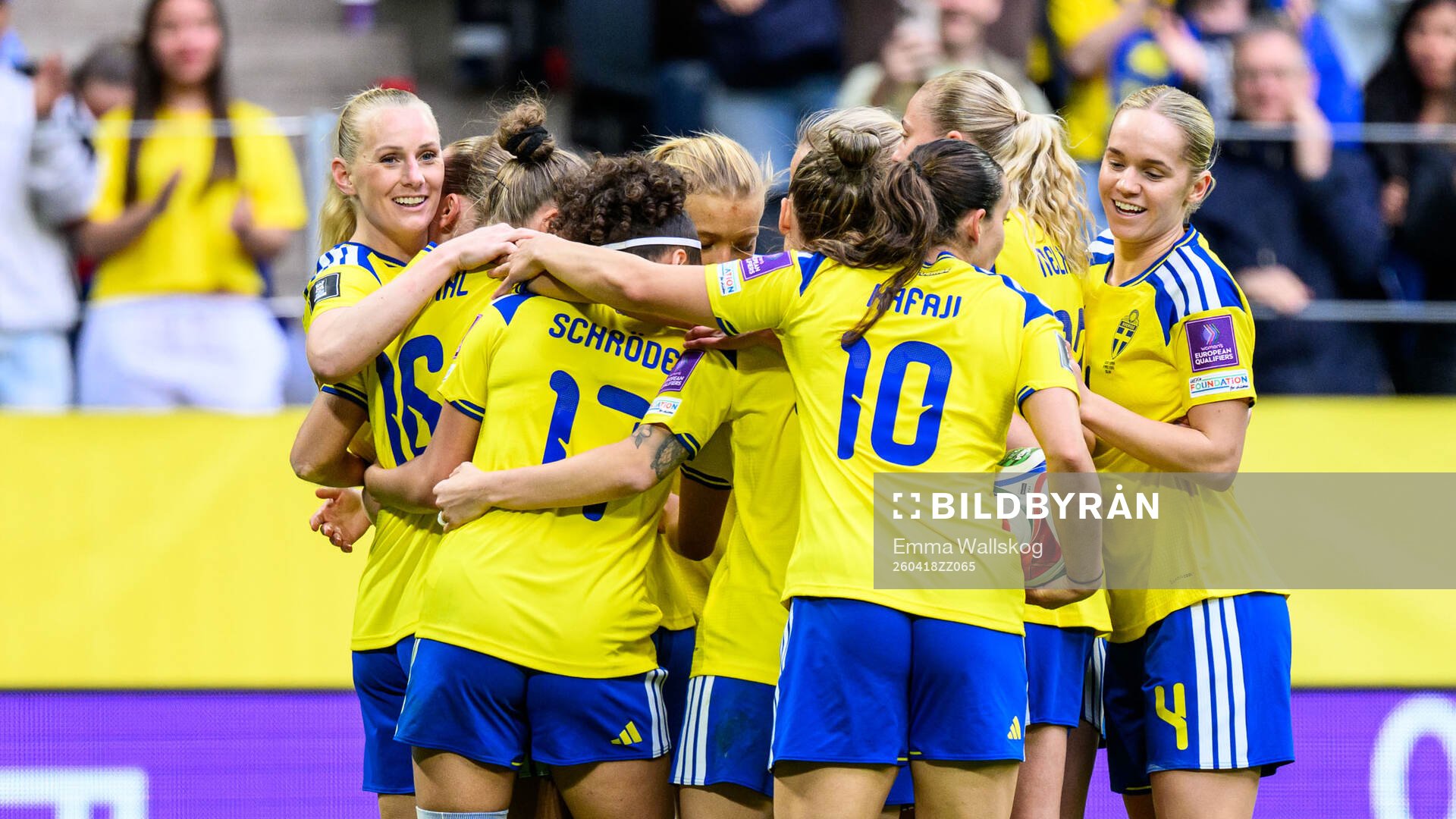 Stina Blackstenius of Sweden celebrates 1-0