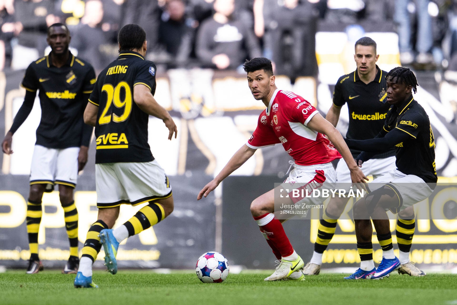 Kalmars Achraf Dari och AIKs Axel Kouame