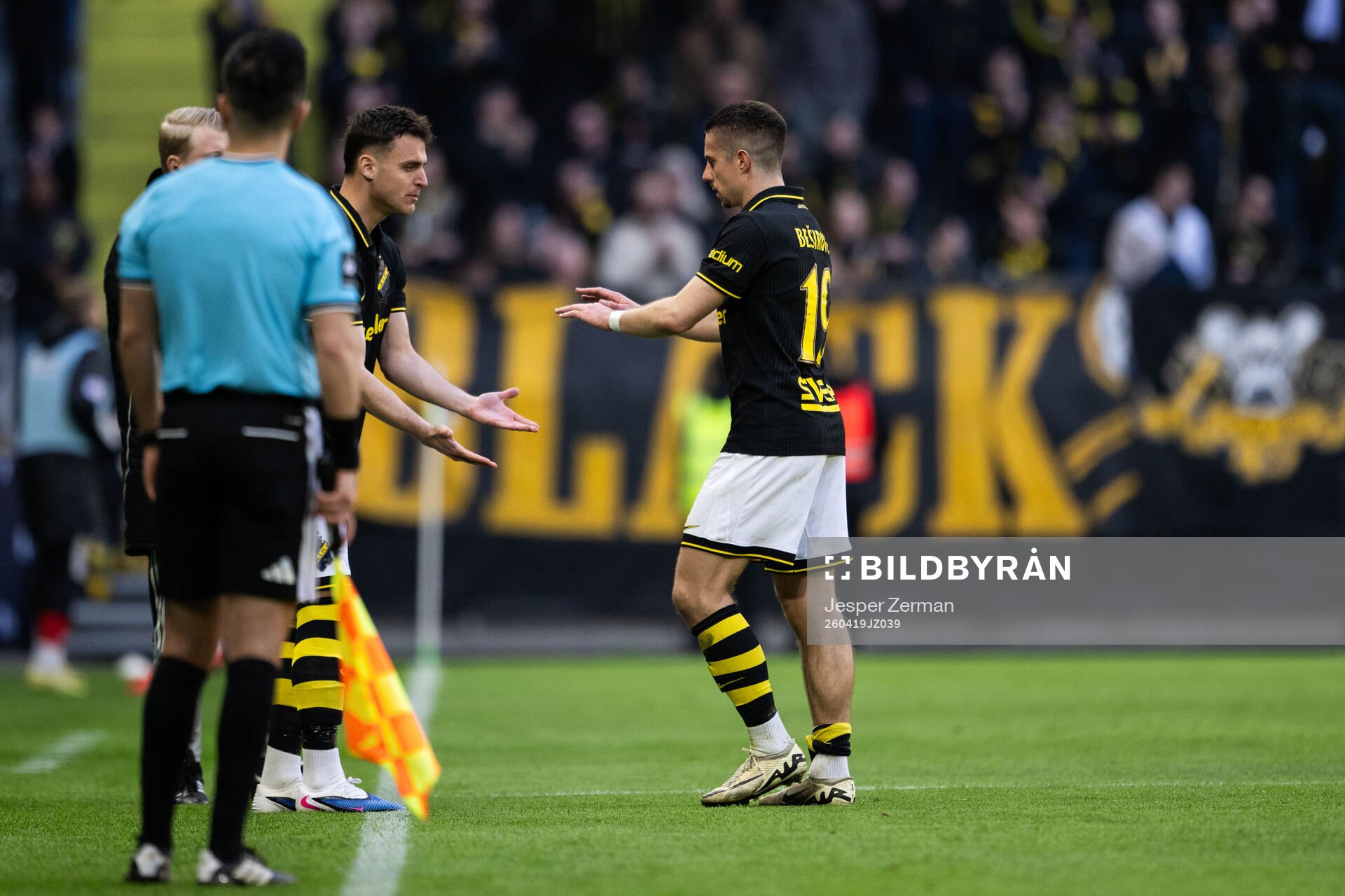 AIKs Dino Besirovic byter med Áron Csongvai