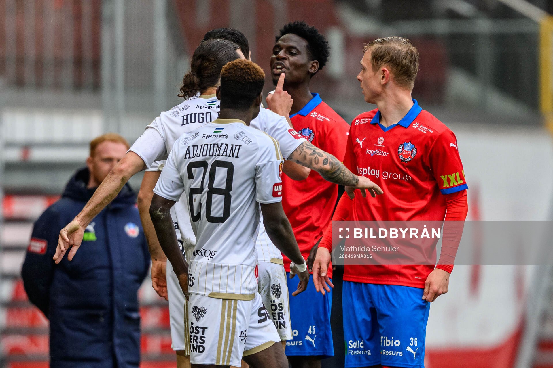 Östersunds Amar Begic och Helsingborgs Daouda Amadou