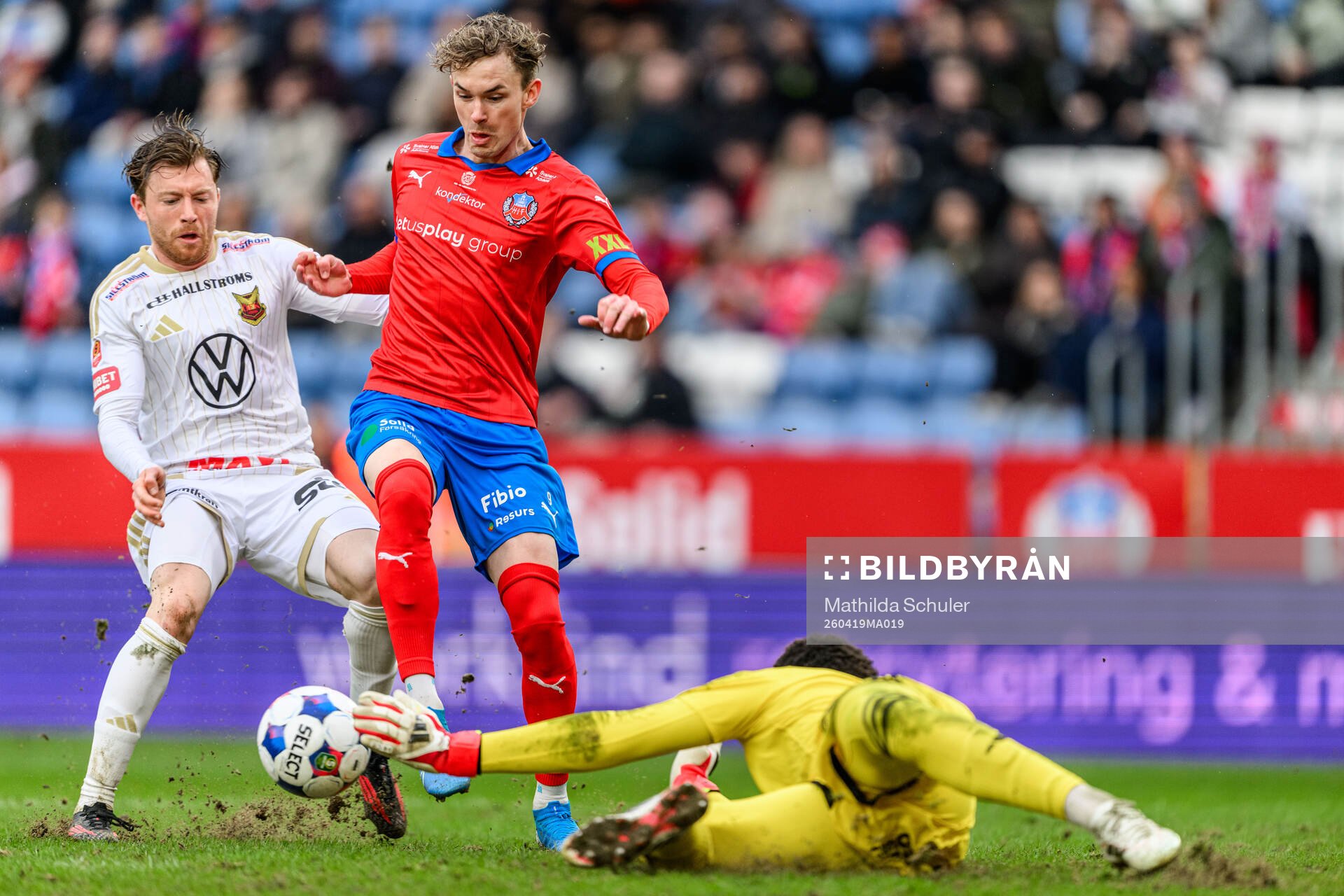 Östersunds Daniel Miljanovic och målvakt Tyree Griffiths