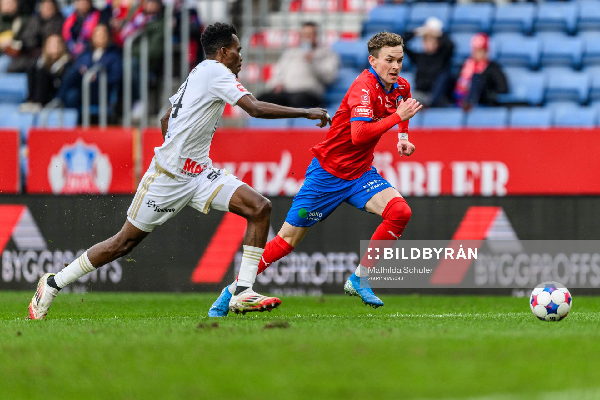 Östersunds Sunday Anyanwu och Helsingborgs Alexander
